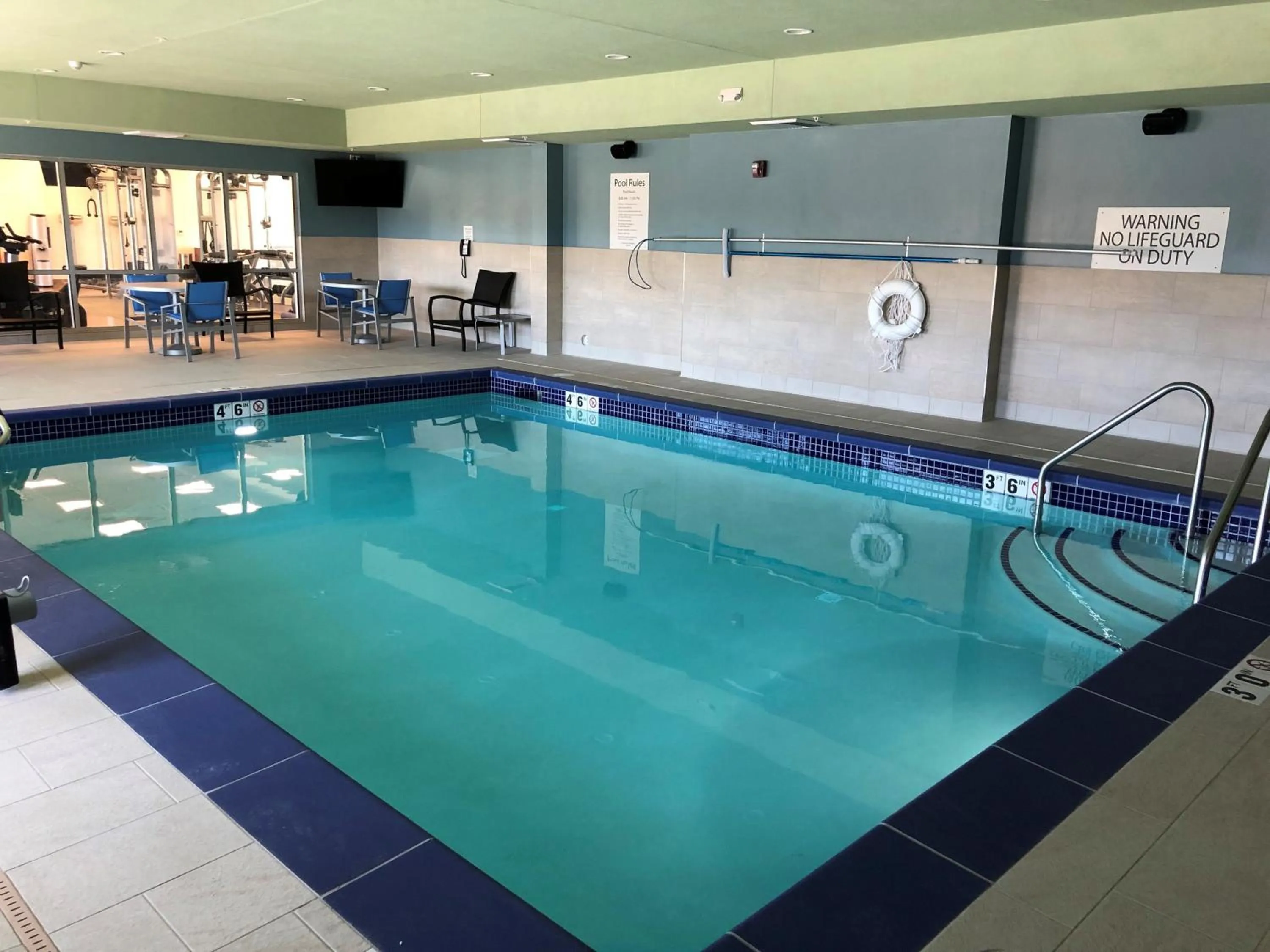 Swimming pool in Holiday Inn Express & Suites - Springfield North by IHG