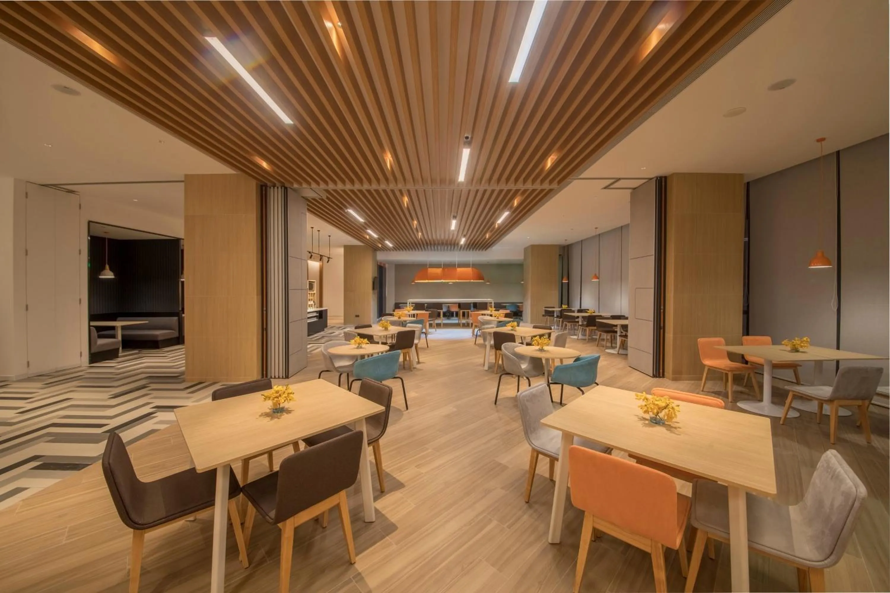 Restaurant/places to eat in Holiday Inn Express Xiamen Airport Zone by IHG