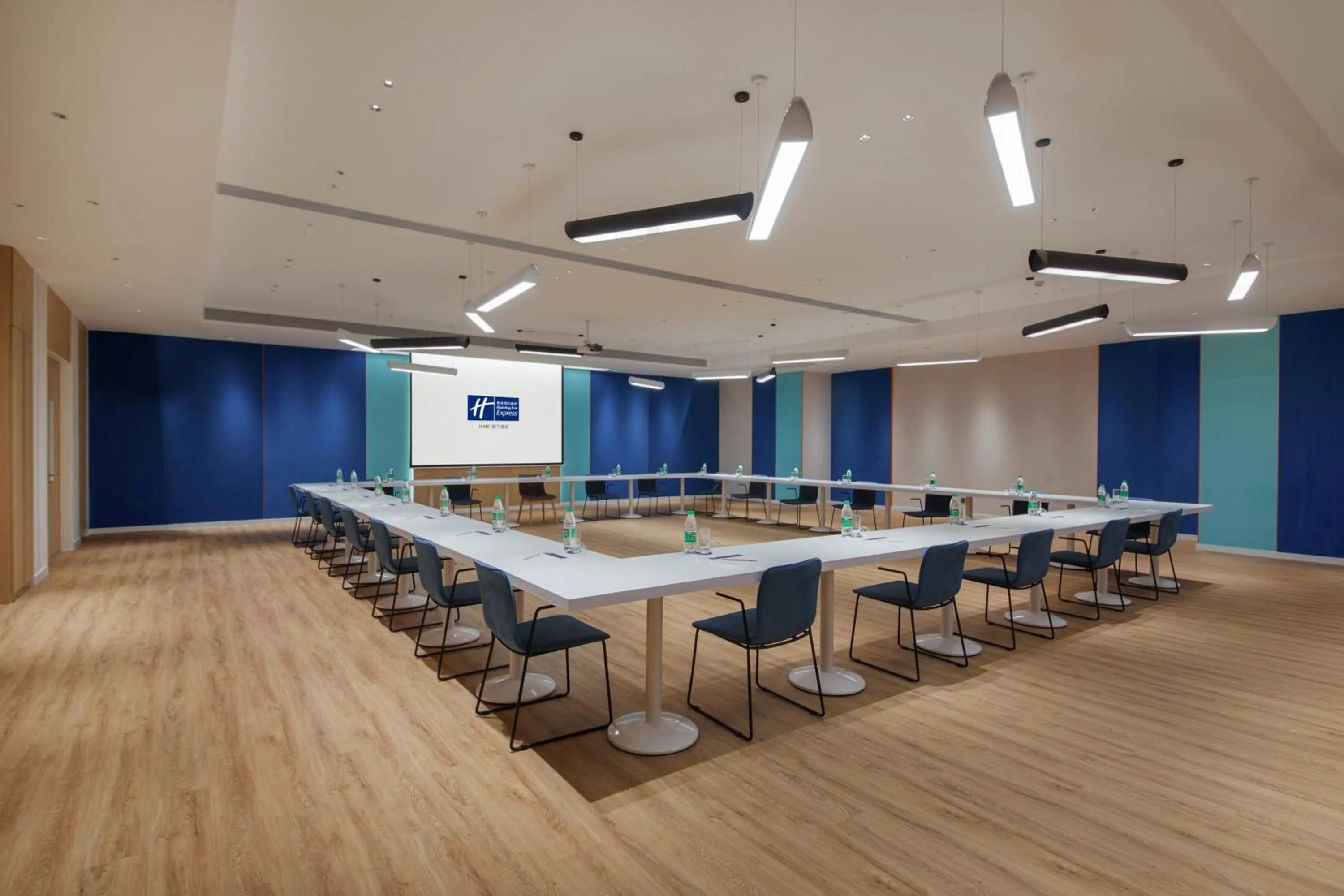 Meeting/conference room in Holiday Inn Express Xiamen Airport Zone by IHG