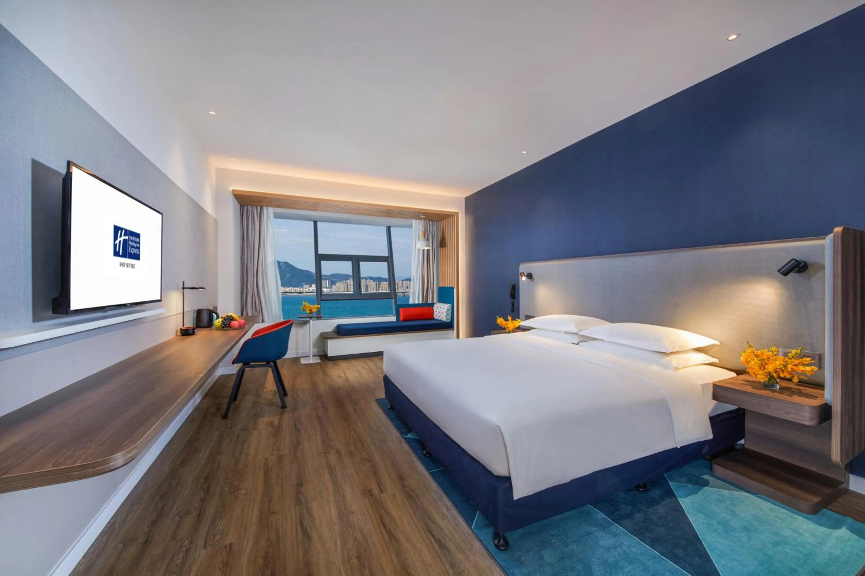 Photo of the whole room, Bed in Holiday Inn Express Xiamen Airport Zone by IHG
