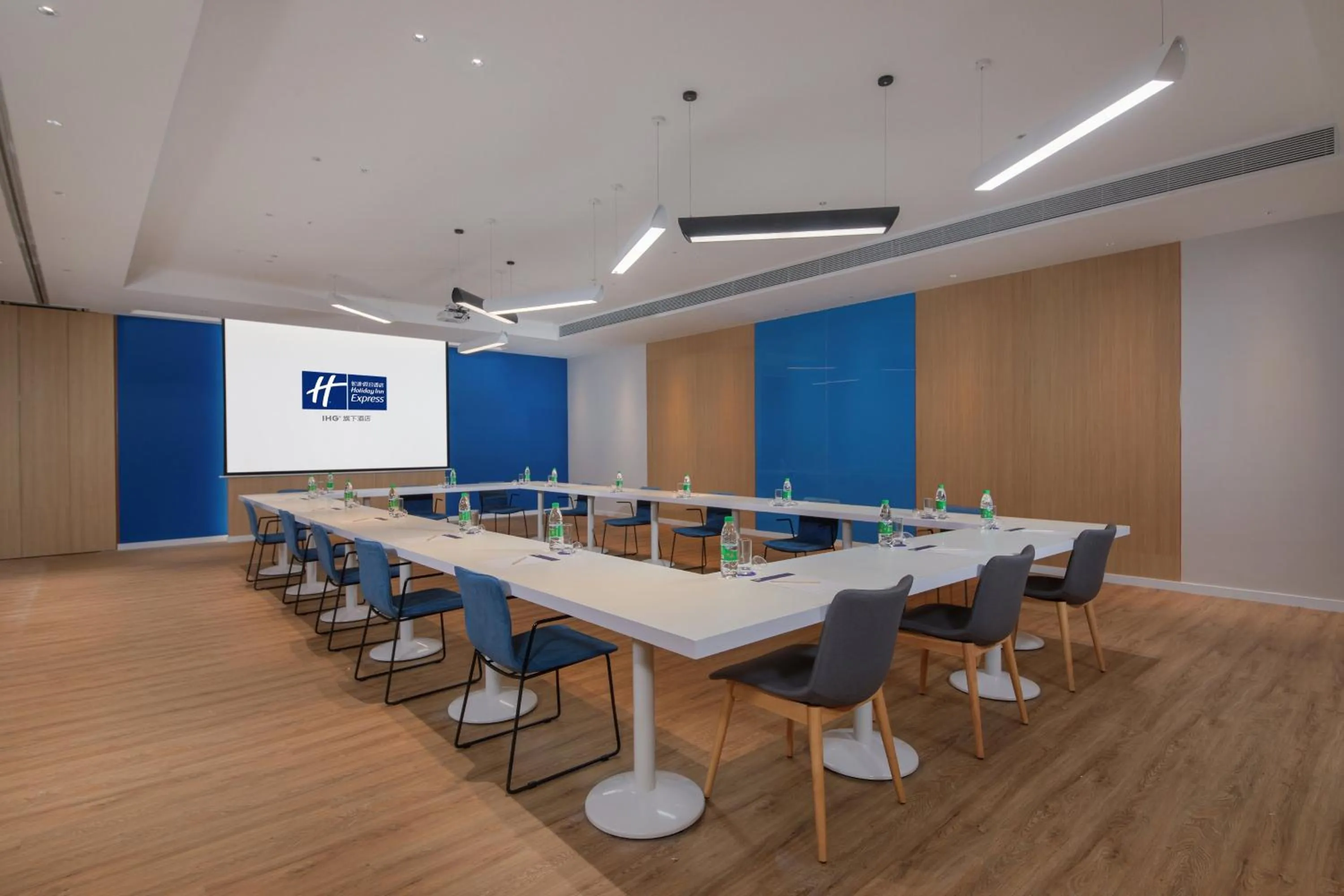 Meeting/conference room in Holiday Inn Express Xiamen Airport Zone by IHG