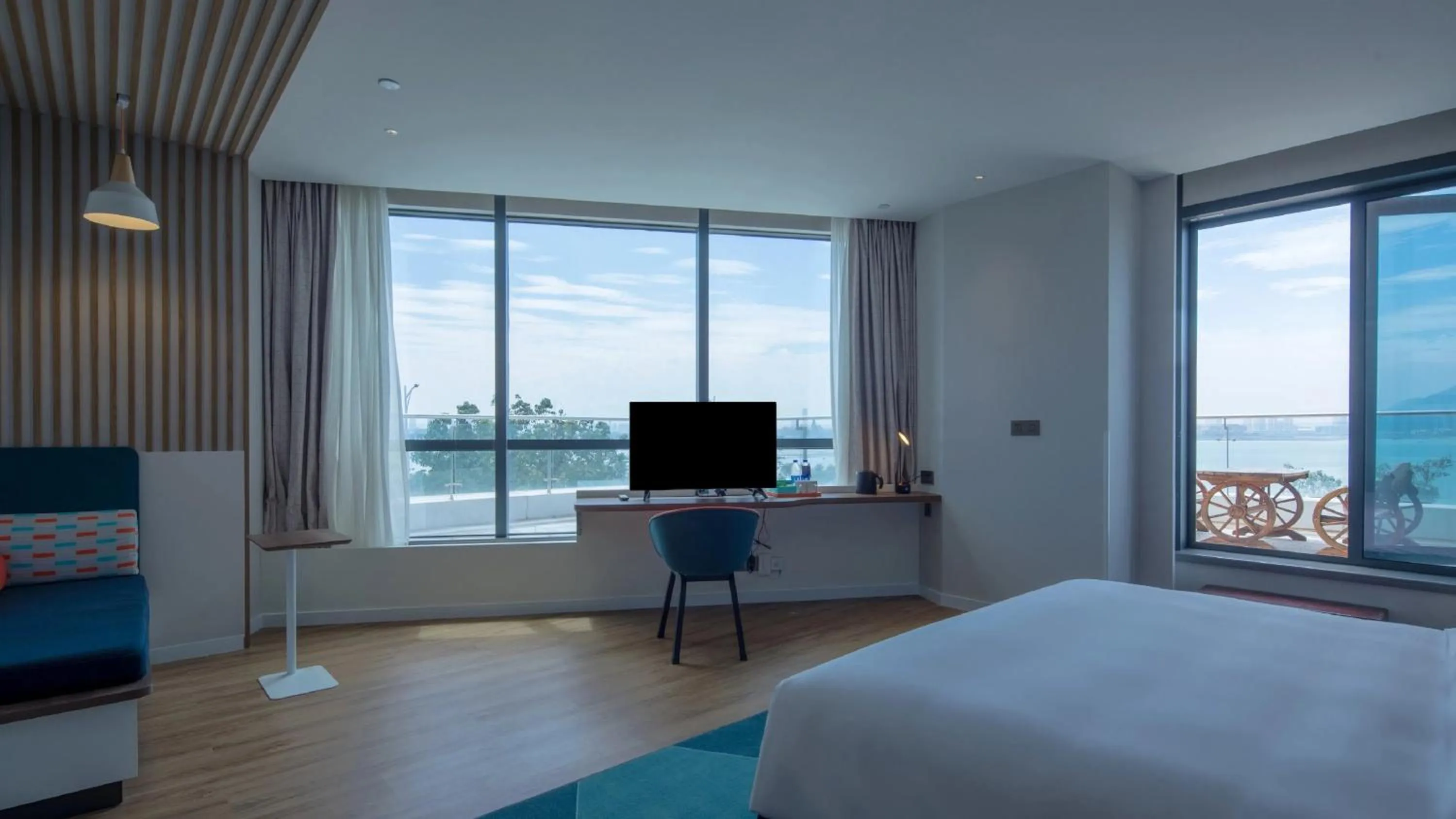 Photo of the whole room, Bed in Holiday Inn Express Xiamen Airport Zone by IHG