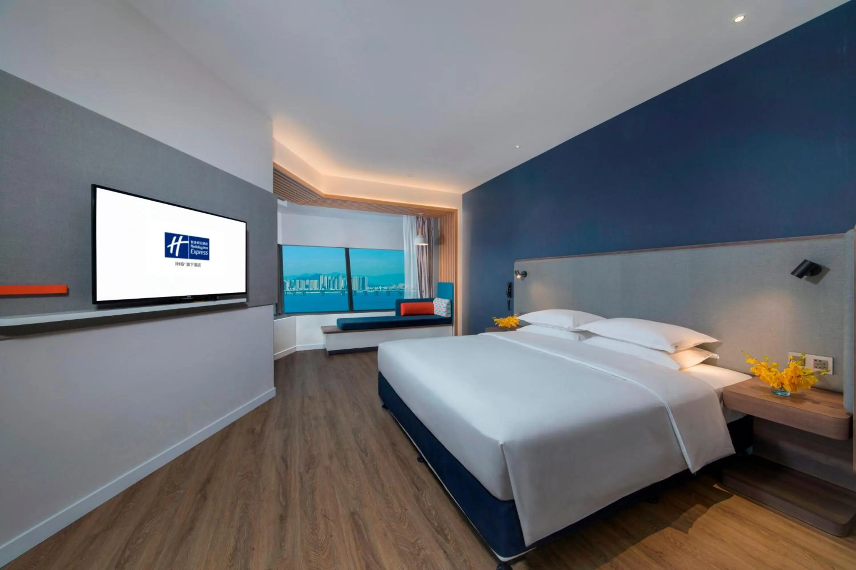 Photo of the whole room, Bed in Holiday Inn Express Xiamen Airport Zone by IHG