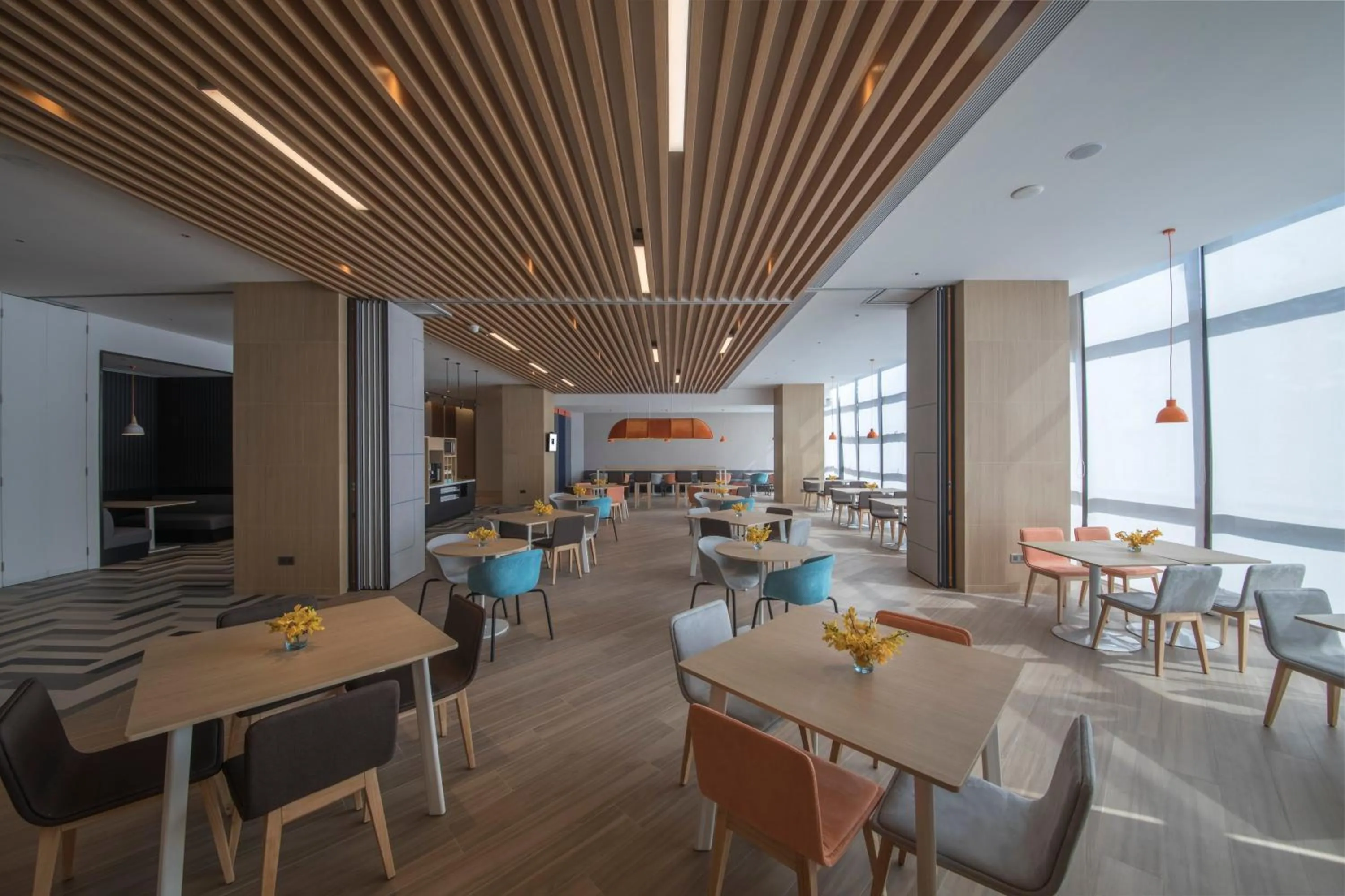 Restaurant/places to eat in Holiday Inn Express Xiamen Airport Zone by IHG