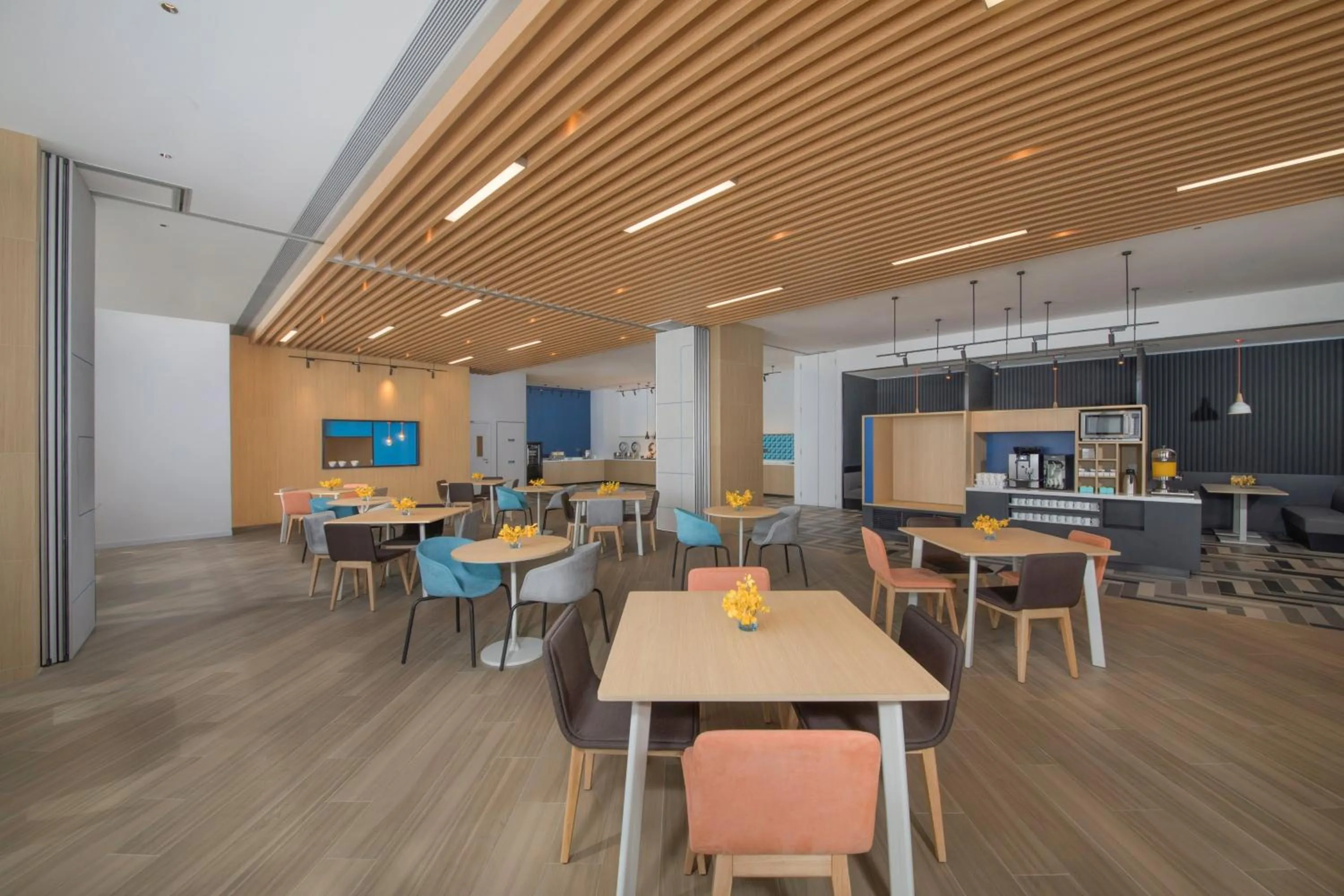 Restaurant/places to eat in Holiday Inn Express Xiamen Airport Zone by IHG