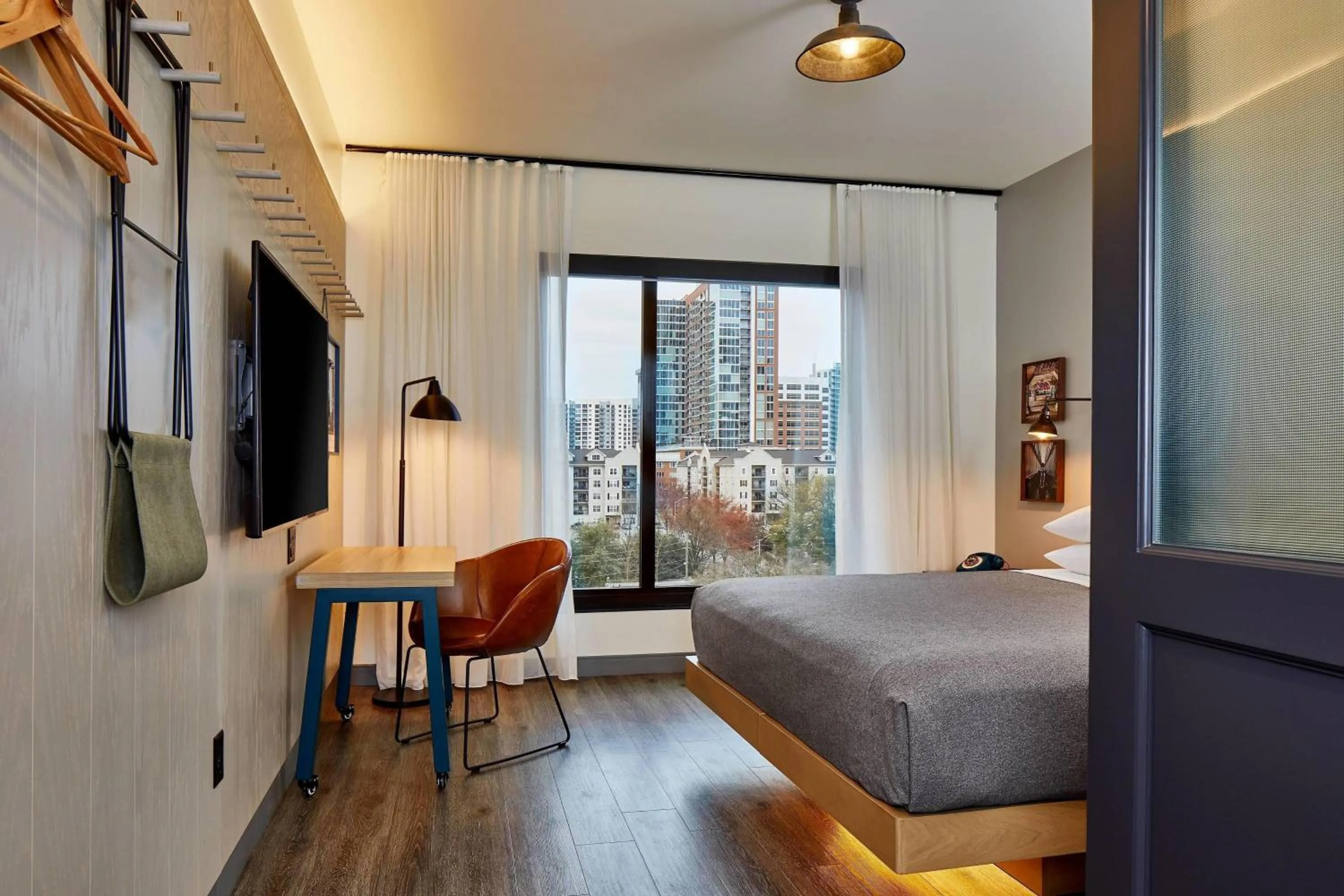 Photo of the whole room, Bed in Moxy Atlanta Midtown