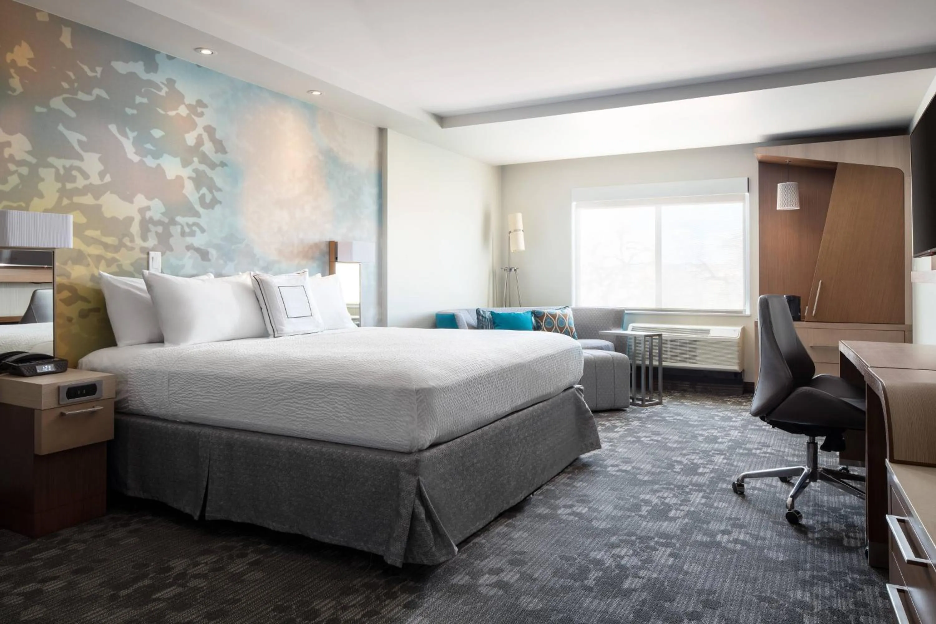 Photo of the whole room, Bed in Courtyard by Marriott Loveland Fort Collins