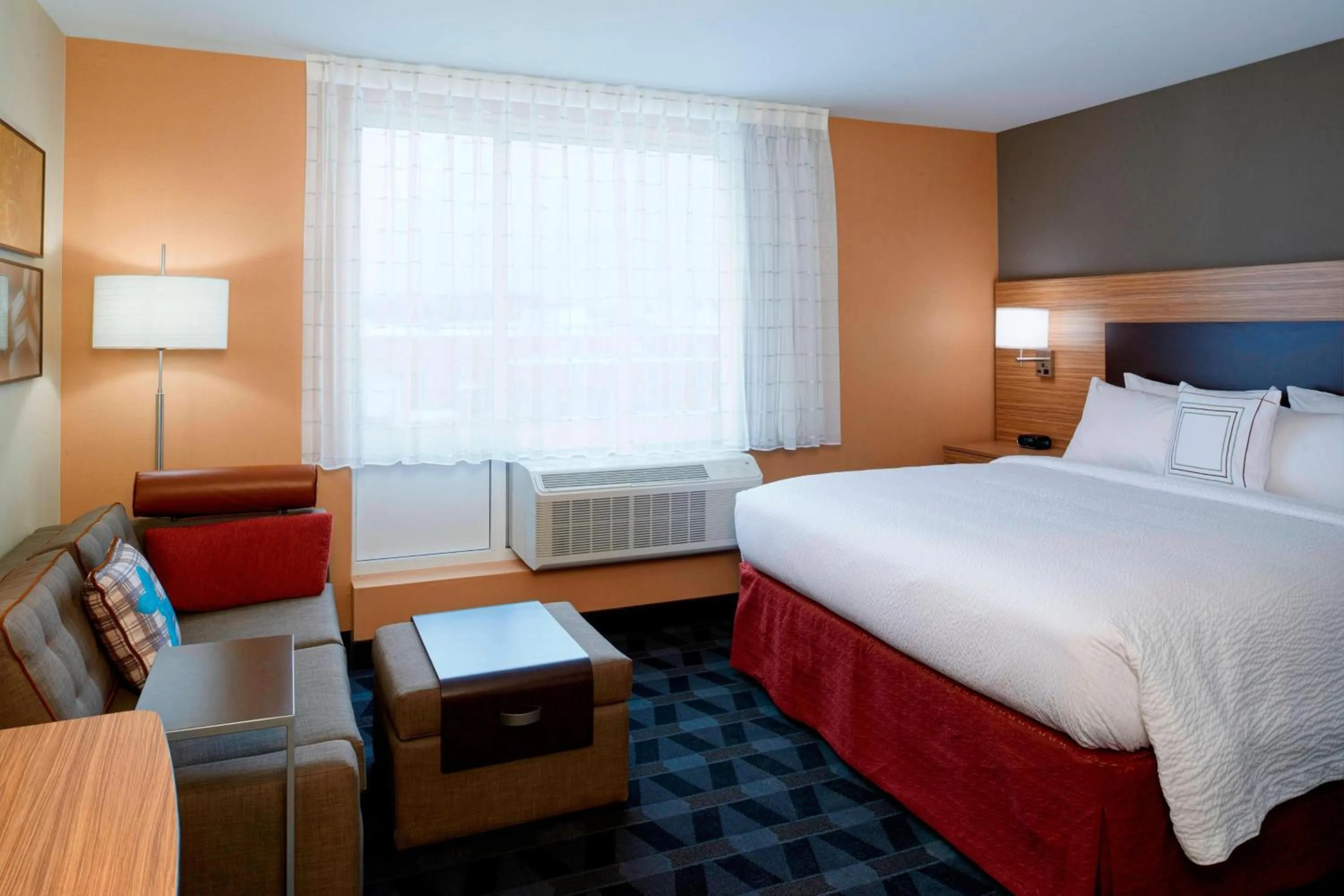 Bedroom, Bed in TownePlace Suites by Marriott Grand Rapids Airport
