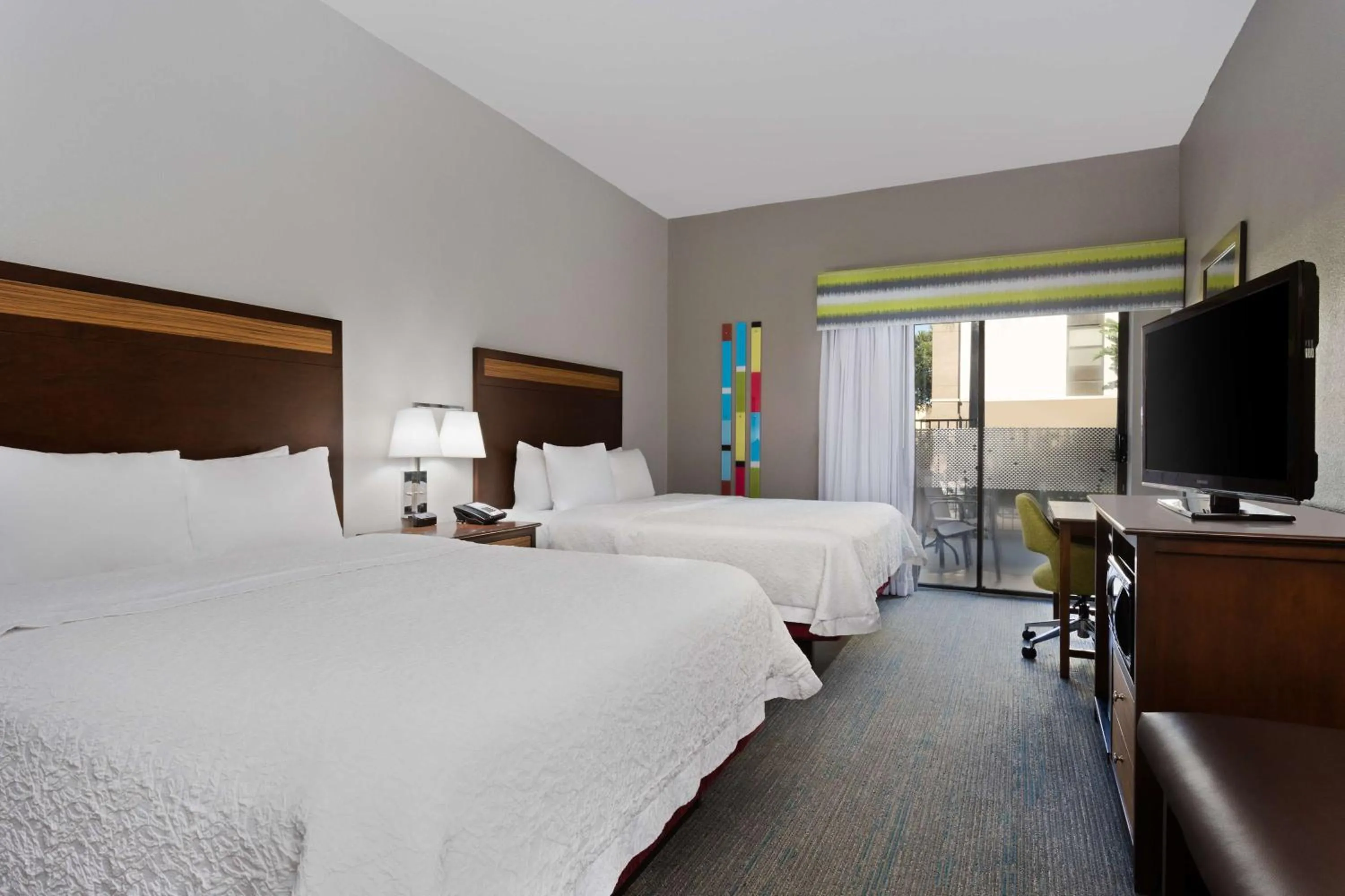 Bed in Hampton Inn & Suites Fort Myers Beach/Sanibel Gateway