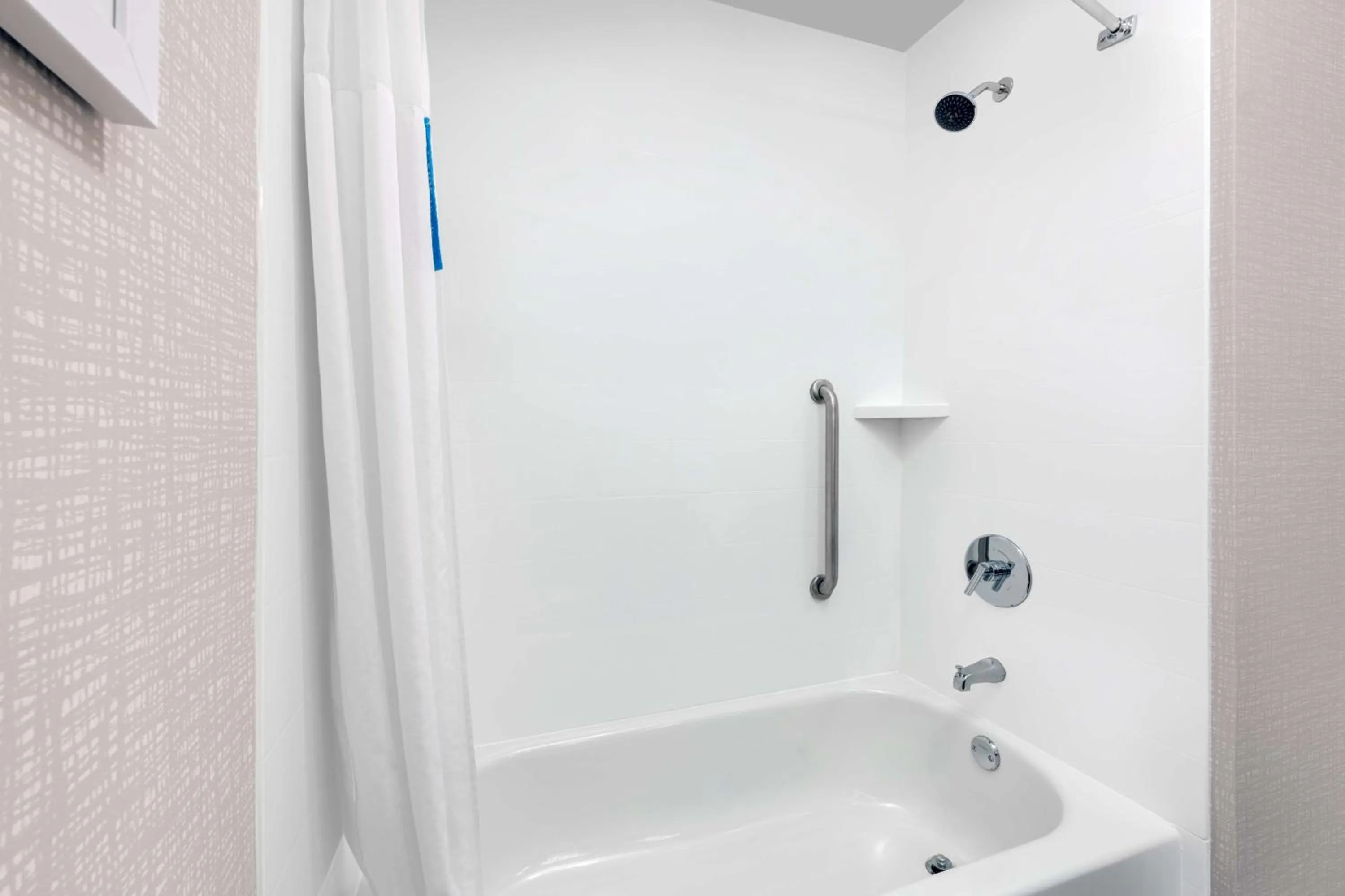 Bathroom in Hampton Inn & Suites Fort Myers Beach/Sanibel Gateway