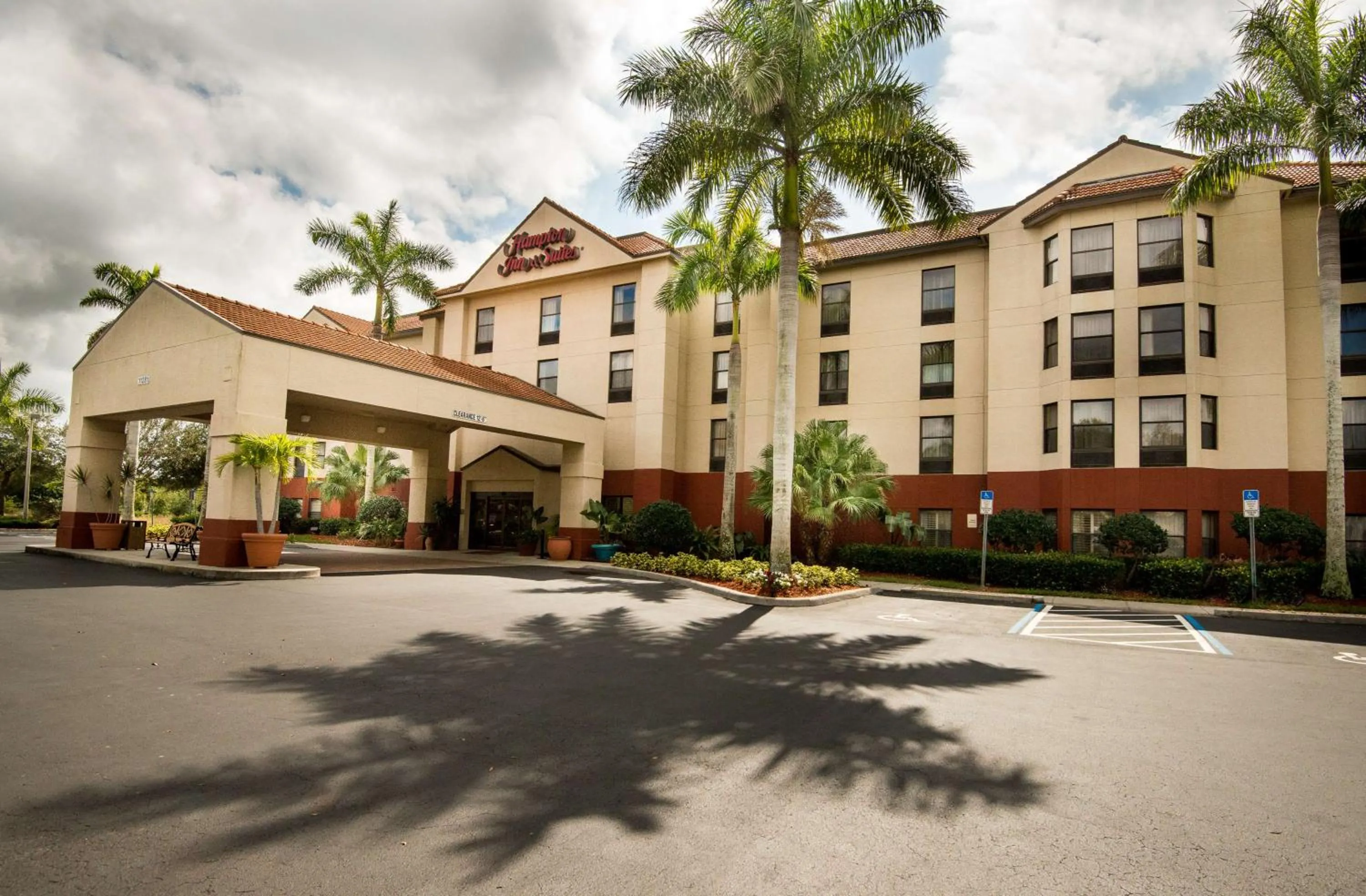 Property building in Hampton Inn & Suites Fort Myers Beach/Sanibel Gateway