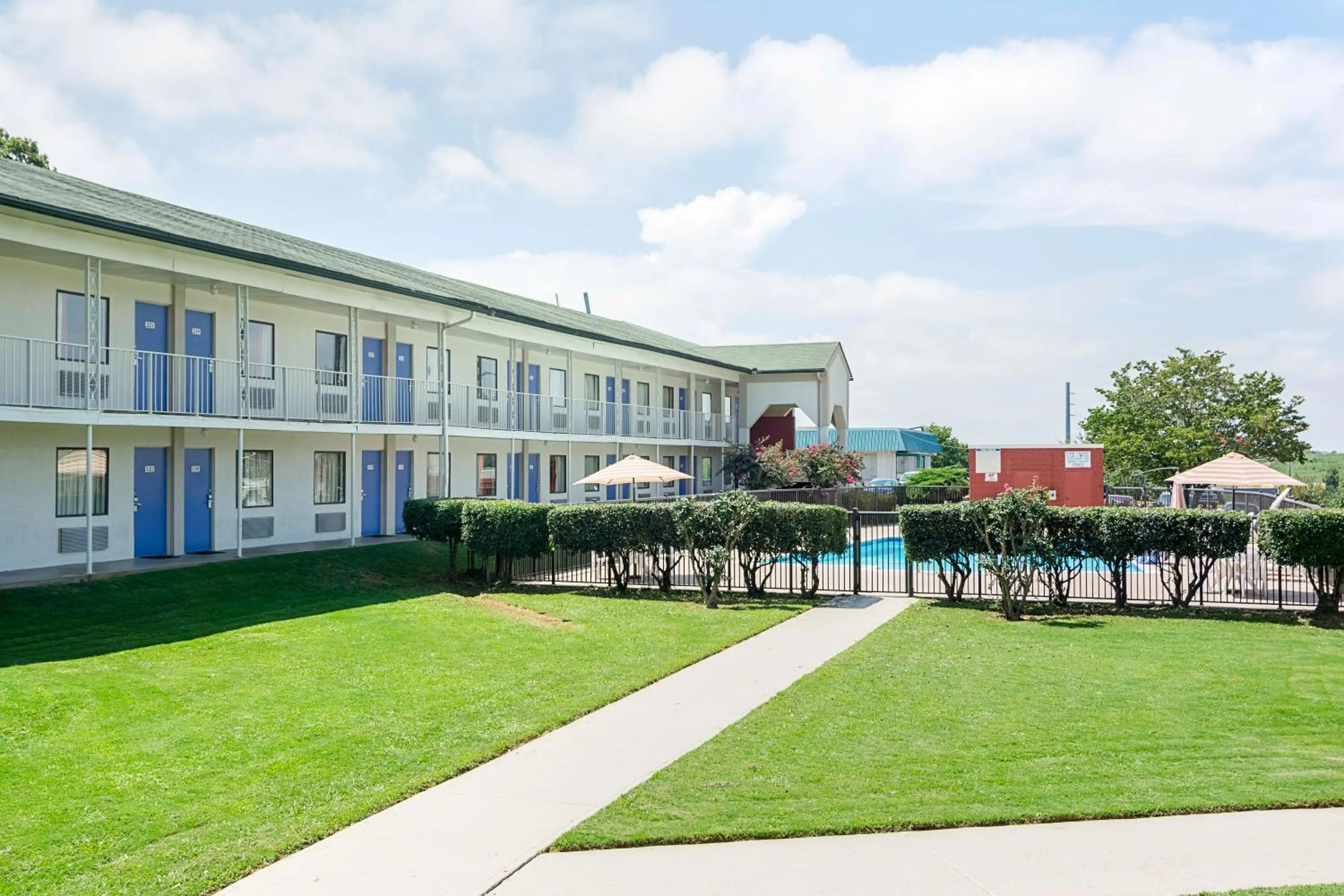 Facade/entrance in Motel 6-Gainesville, GA