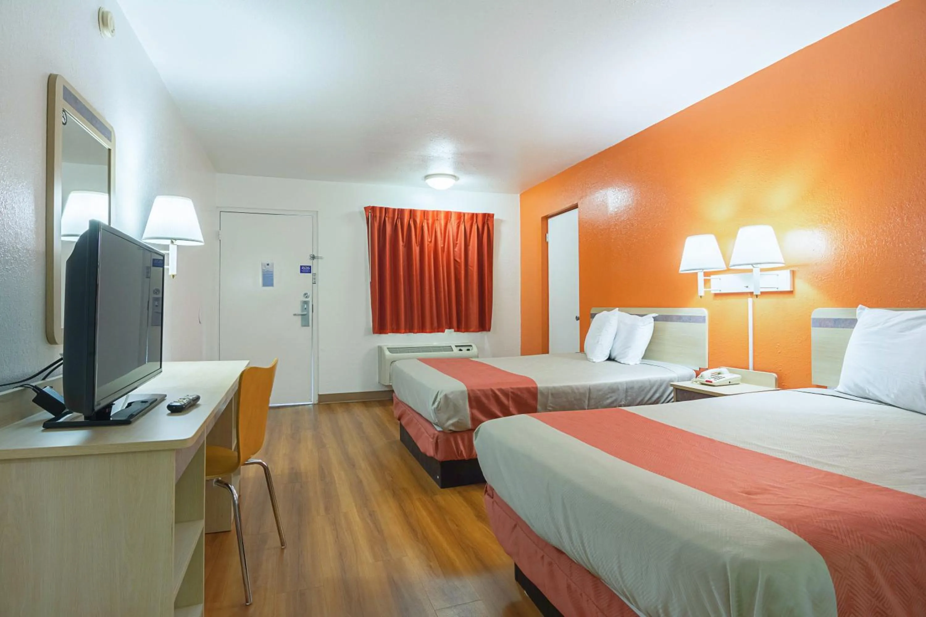 Bedroom, Bed in Motel 6-Gainesville, GA