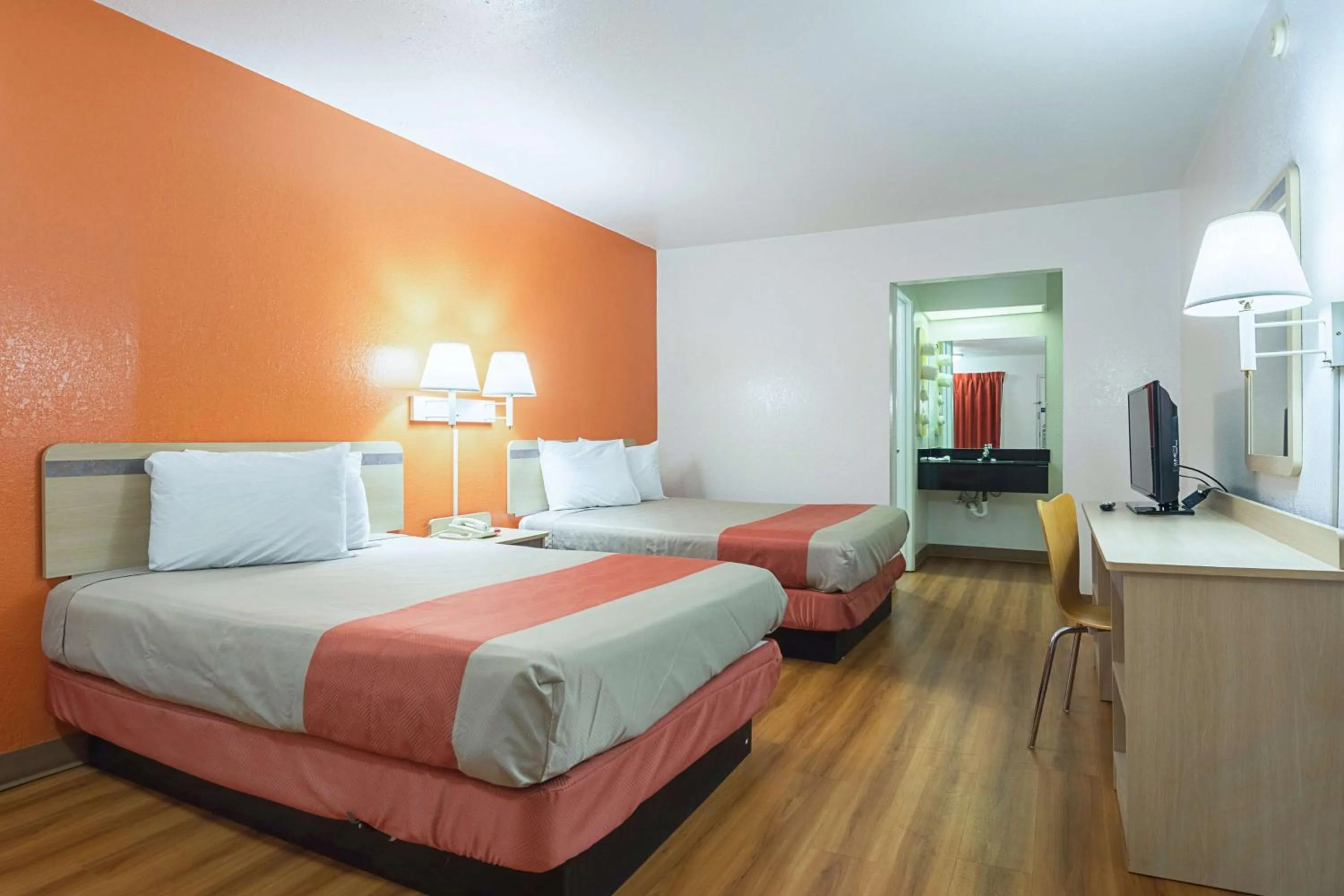 Photo of the whole room, Bed in Motel 6-Gainesville, GA