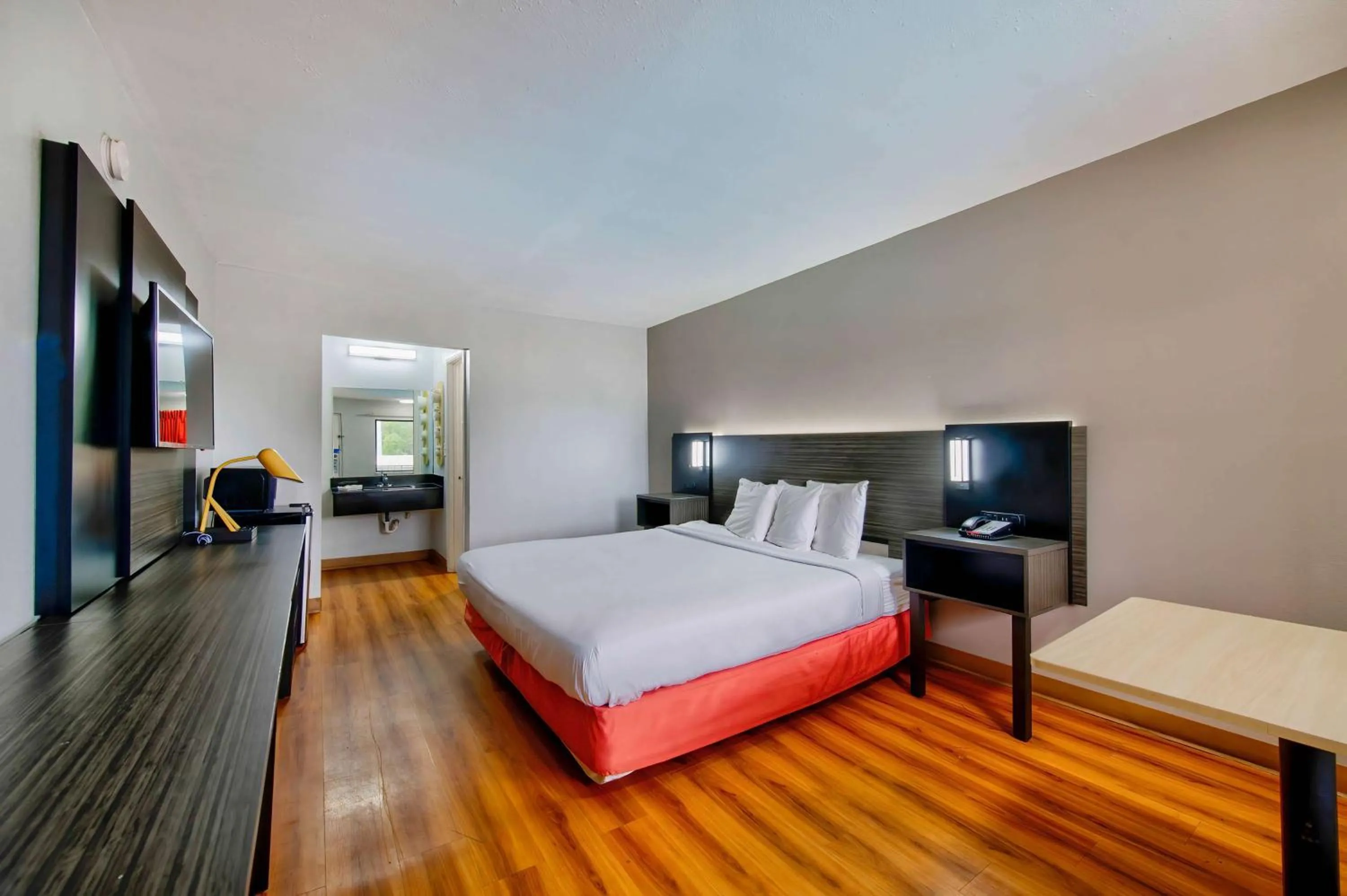 Bedroom, Bed in Motel 6-Gainesville, GA