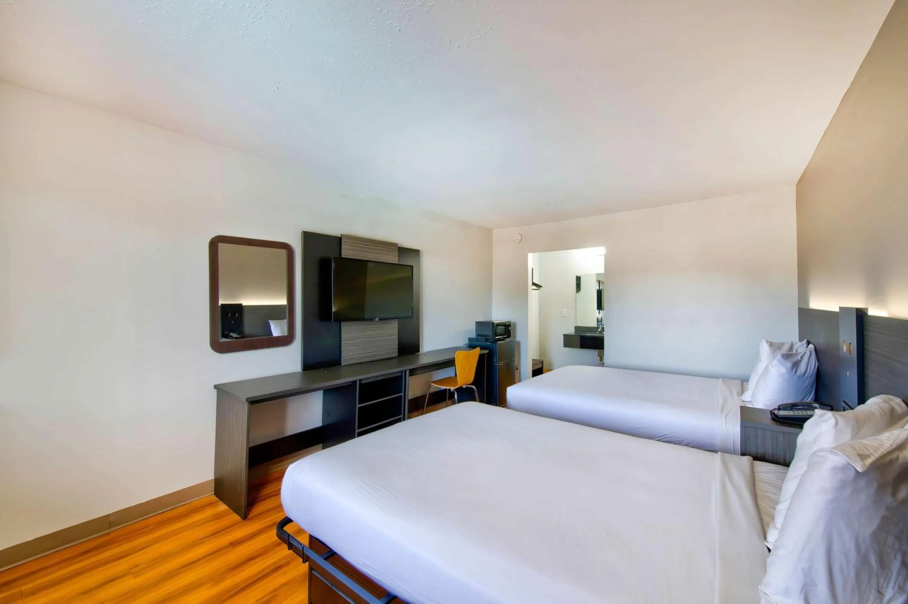 Bedroom, Bed in Motel 6-Gainesville, GA