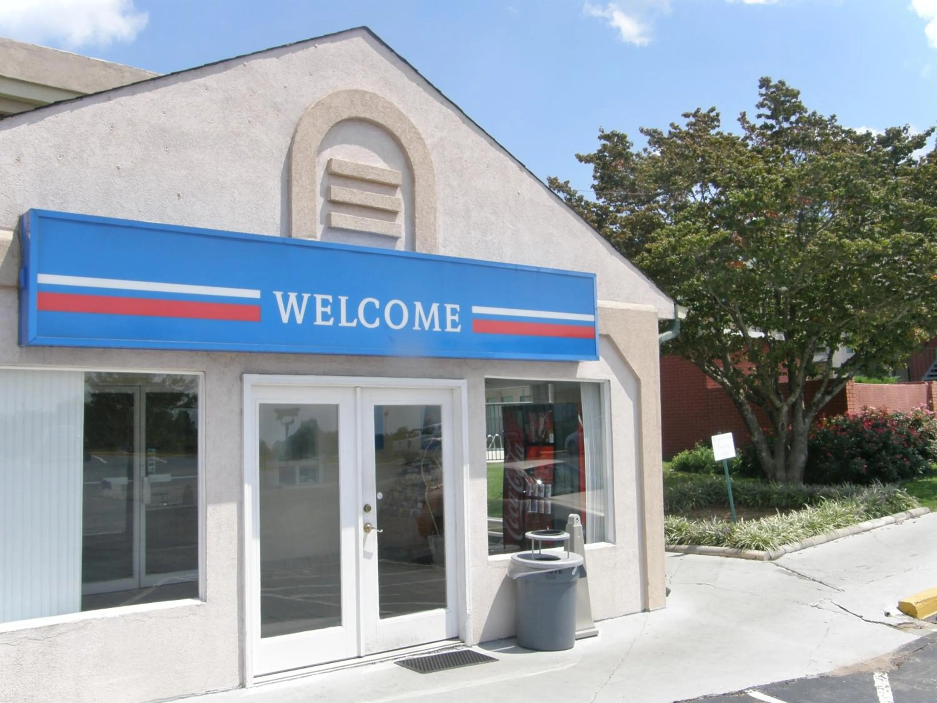 Facade/entrance in Motel 6-Gainesville, GA