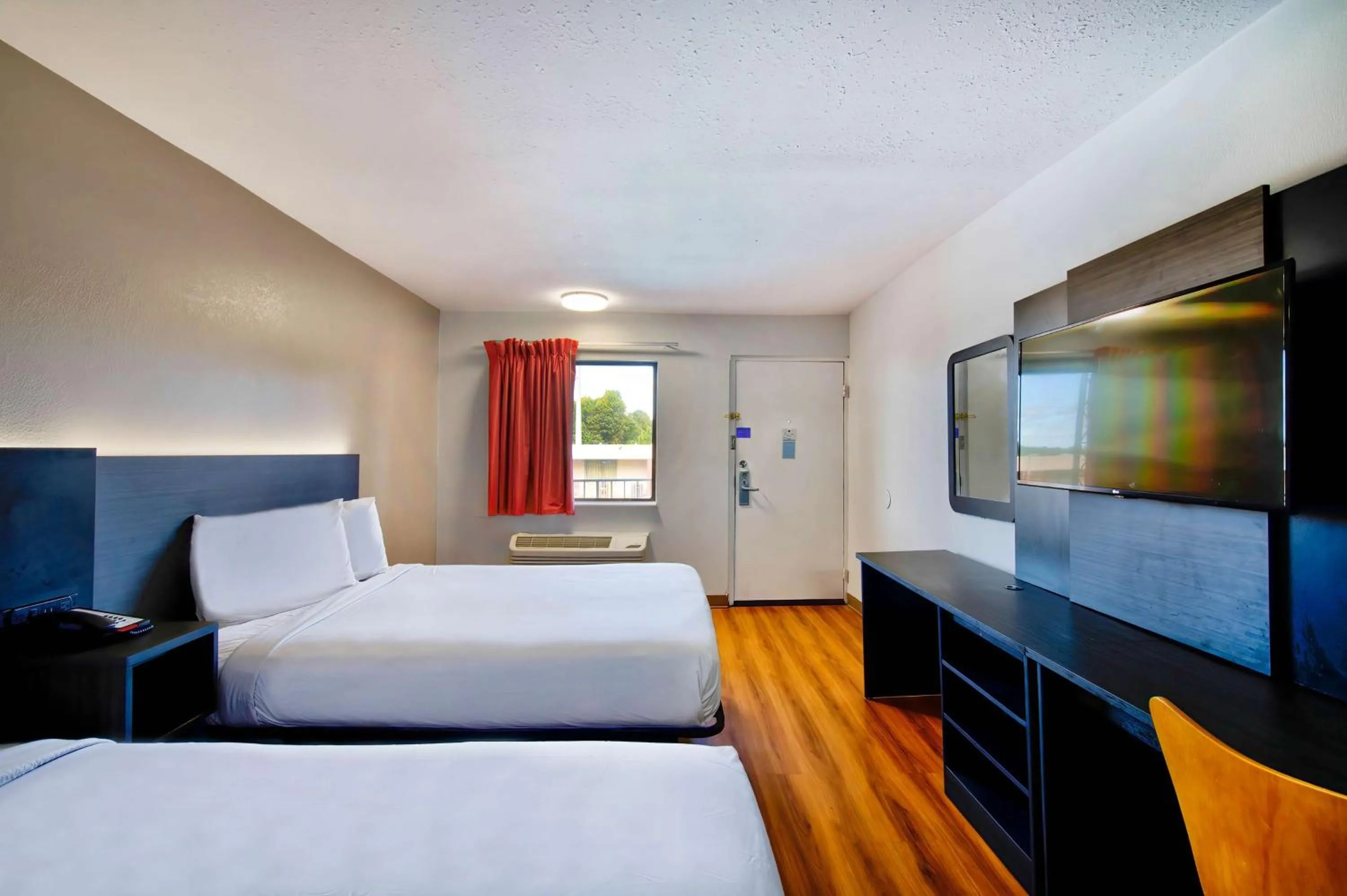 Bedroom, Bed in Motel 6-Gainesville, GA