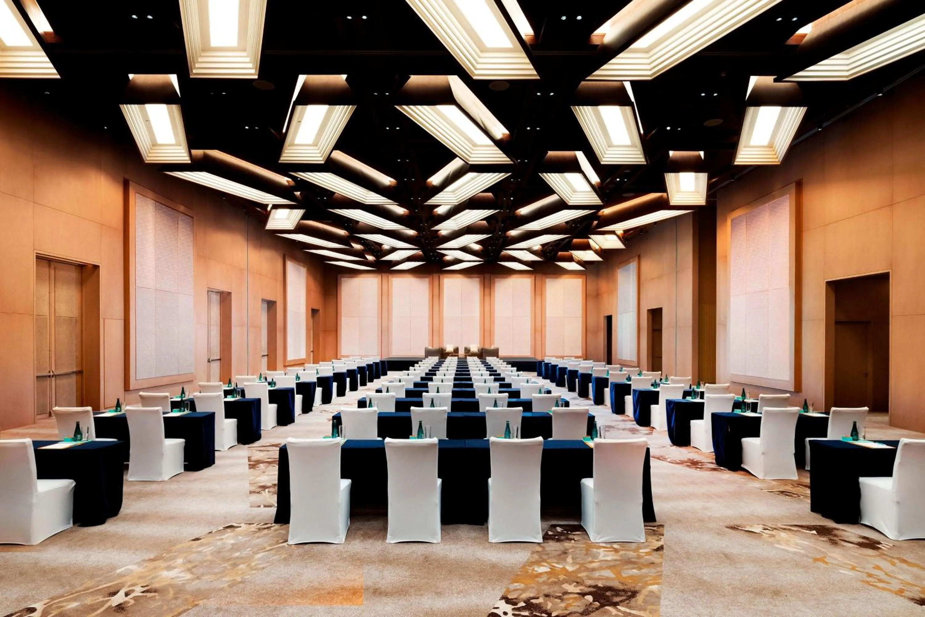 Meeting/conference room in Le Meridien Hangzhou, Binjiang