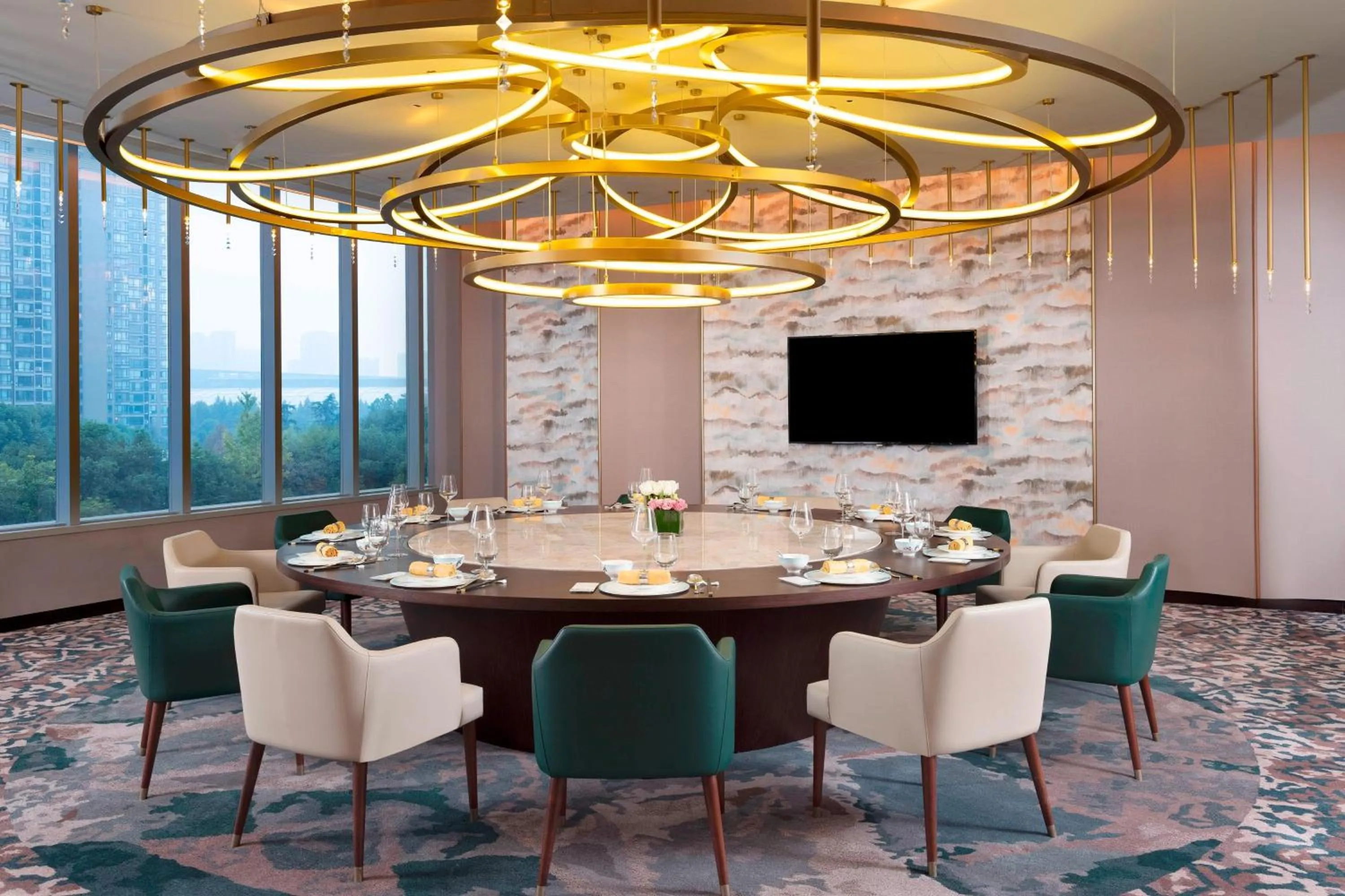 Restaurant/places to eat in Le Meridien Hangzhou, Binjiang