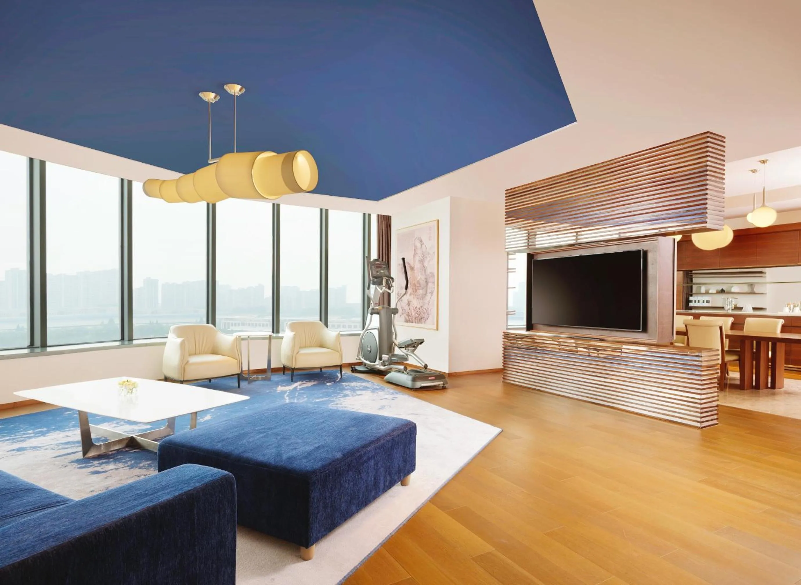 Communal lounge/ TV room in Le Meridien Hangzhou, Binjiang