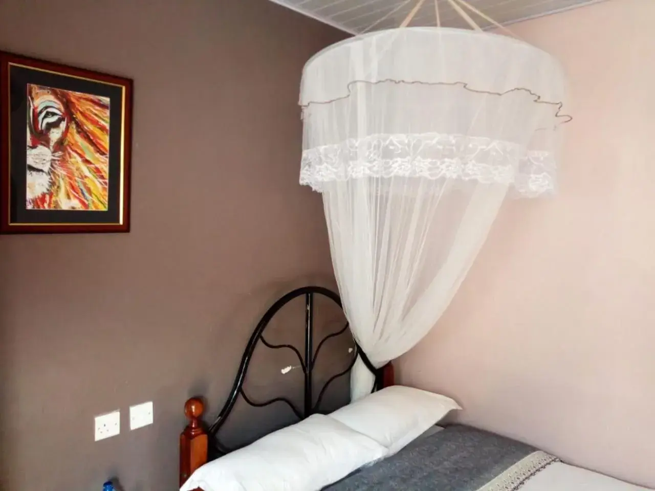 Budget Double Room in Sunview Lodge & Restaurant Budget Double Room in Sunview Lodge & Restaurant