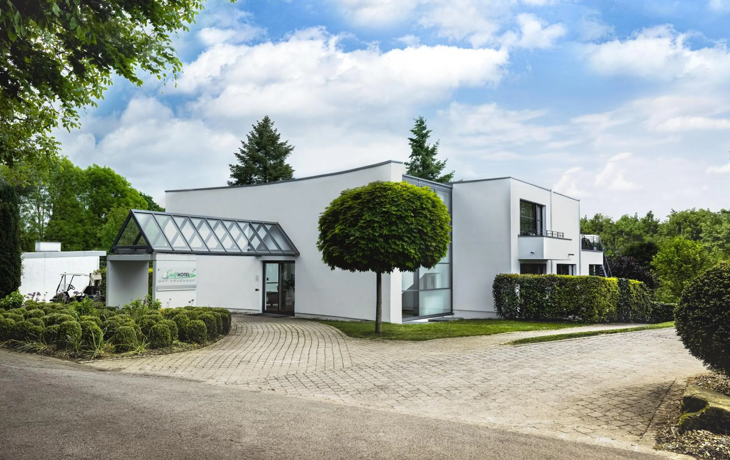 Property building in Golfhotel Gut Neuenhof
