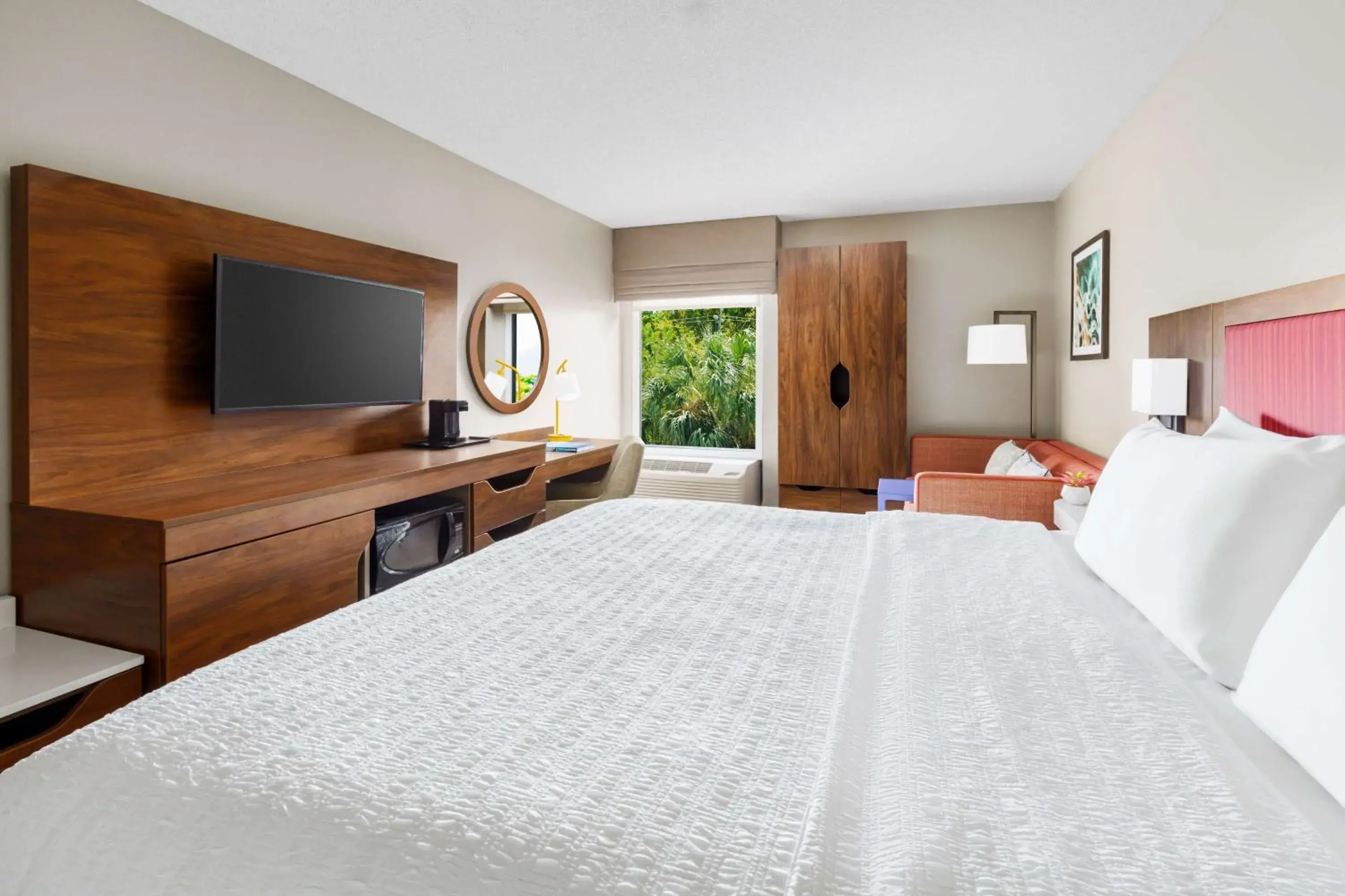 King Room with Sofa Bed and Study - Non-Smoking in Hampton Inn Ft. Lauderdale-Cypress Creek King Room with Sofa Bed and Study - Non-Smoking in Hampton Inn Ft. Lauderdale-Cypress Creek