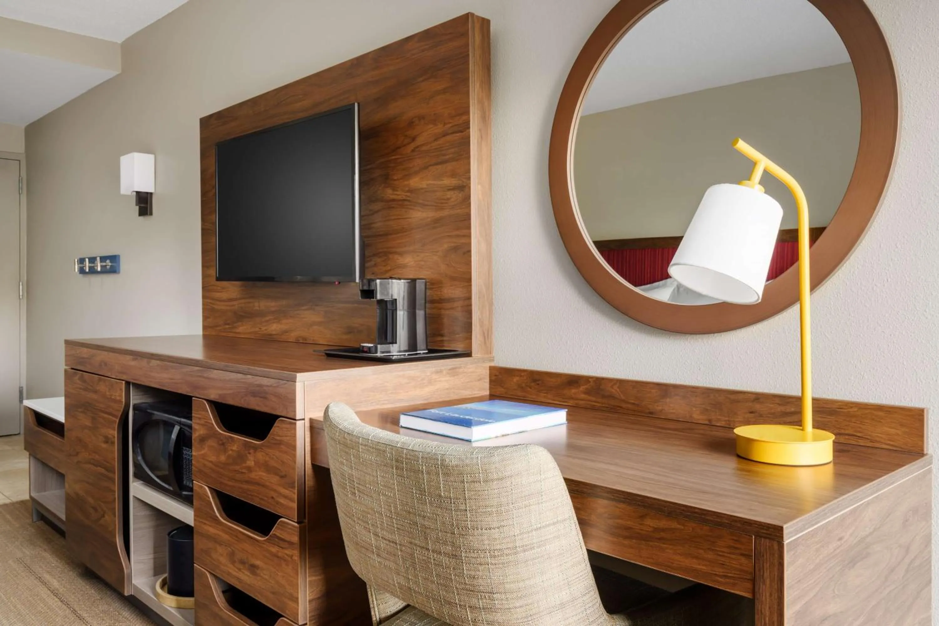 Bedroom in Hampton Inn Ft. Lauderdale-Cypress Creek