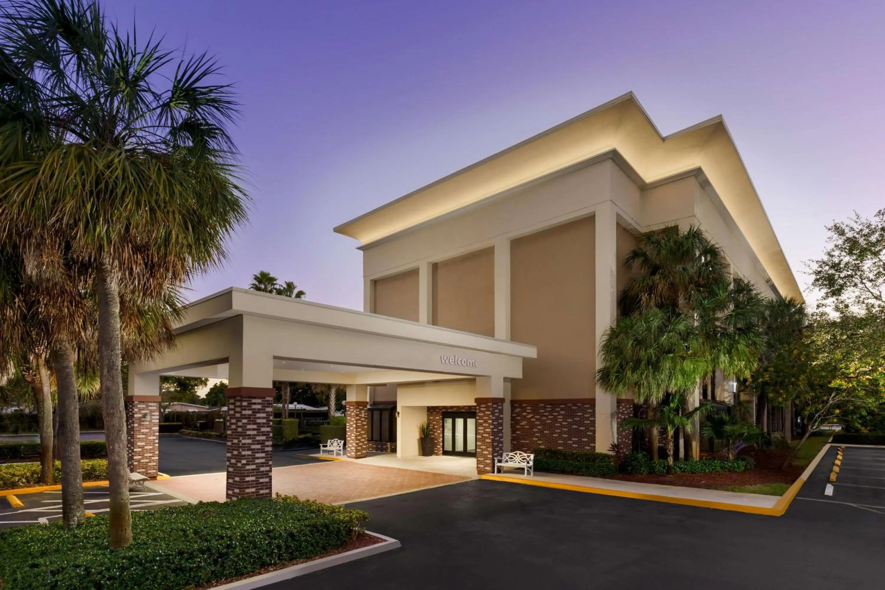 Property building in Hampton Inn Ft. Lauderdale-Cypress Creek