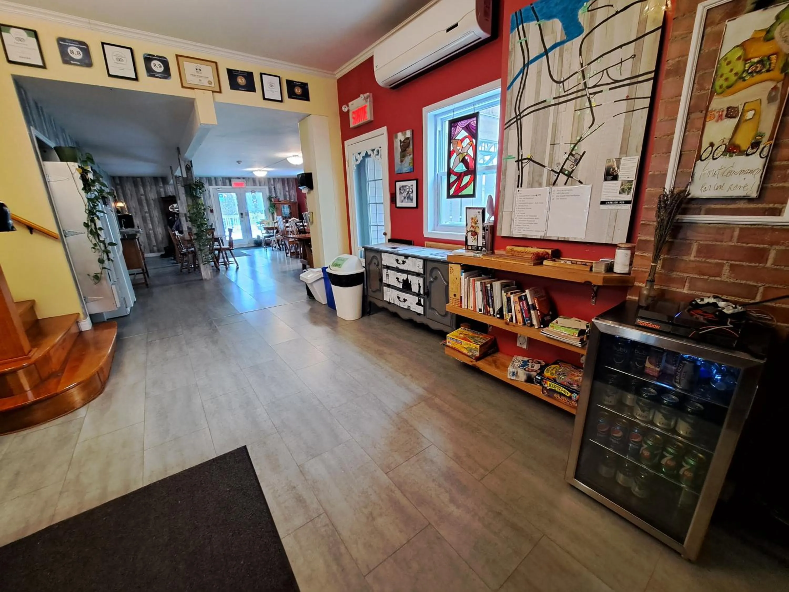 Communal lounge/ TV room in Auberge Jeunesse à Loulou