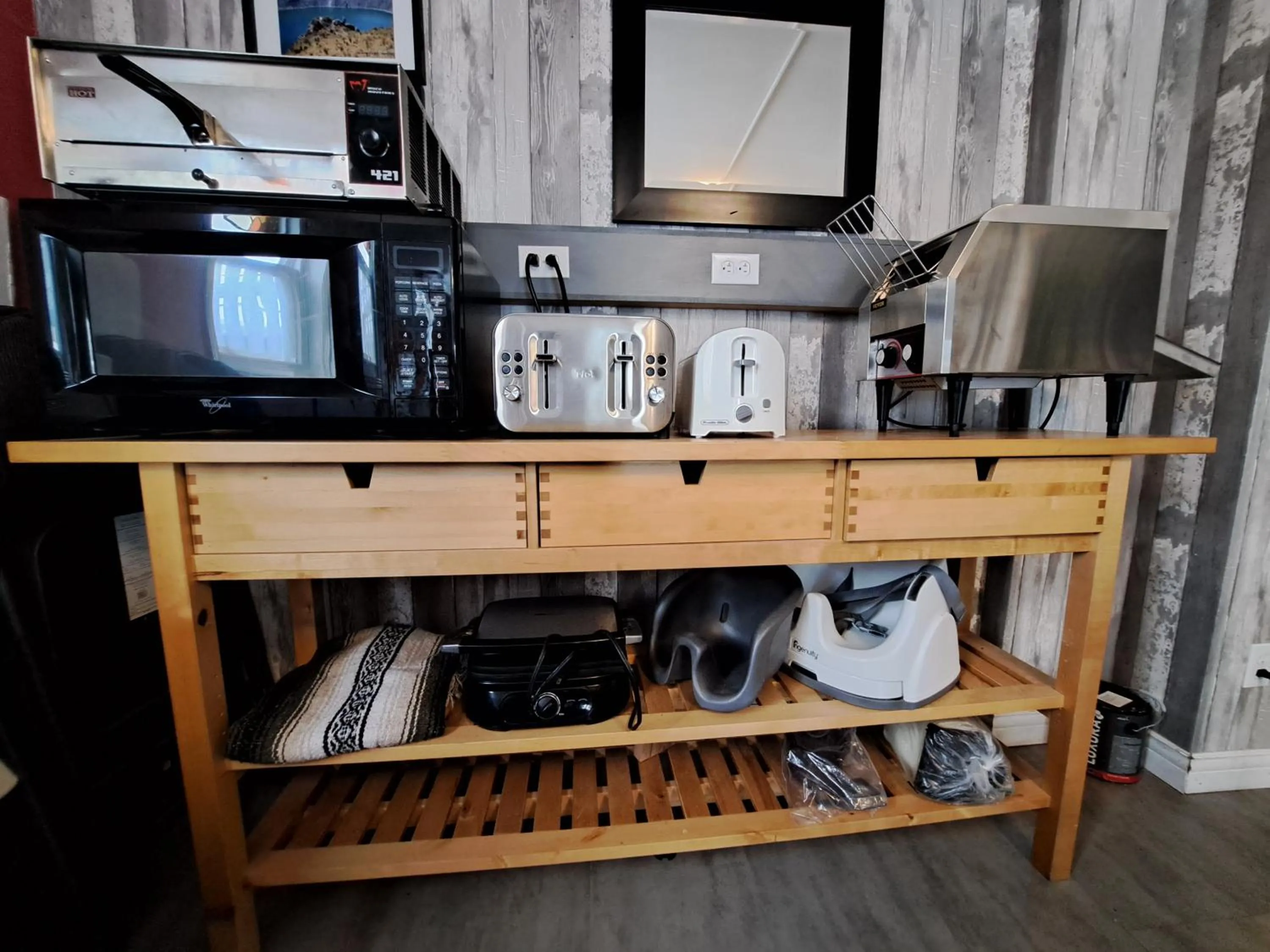 minibar in Auberge Jeunesse à Loulou