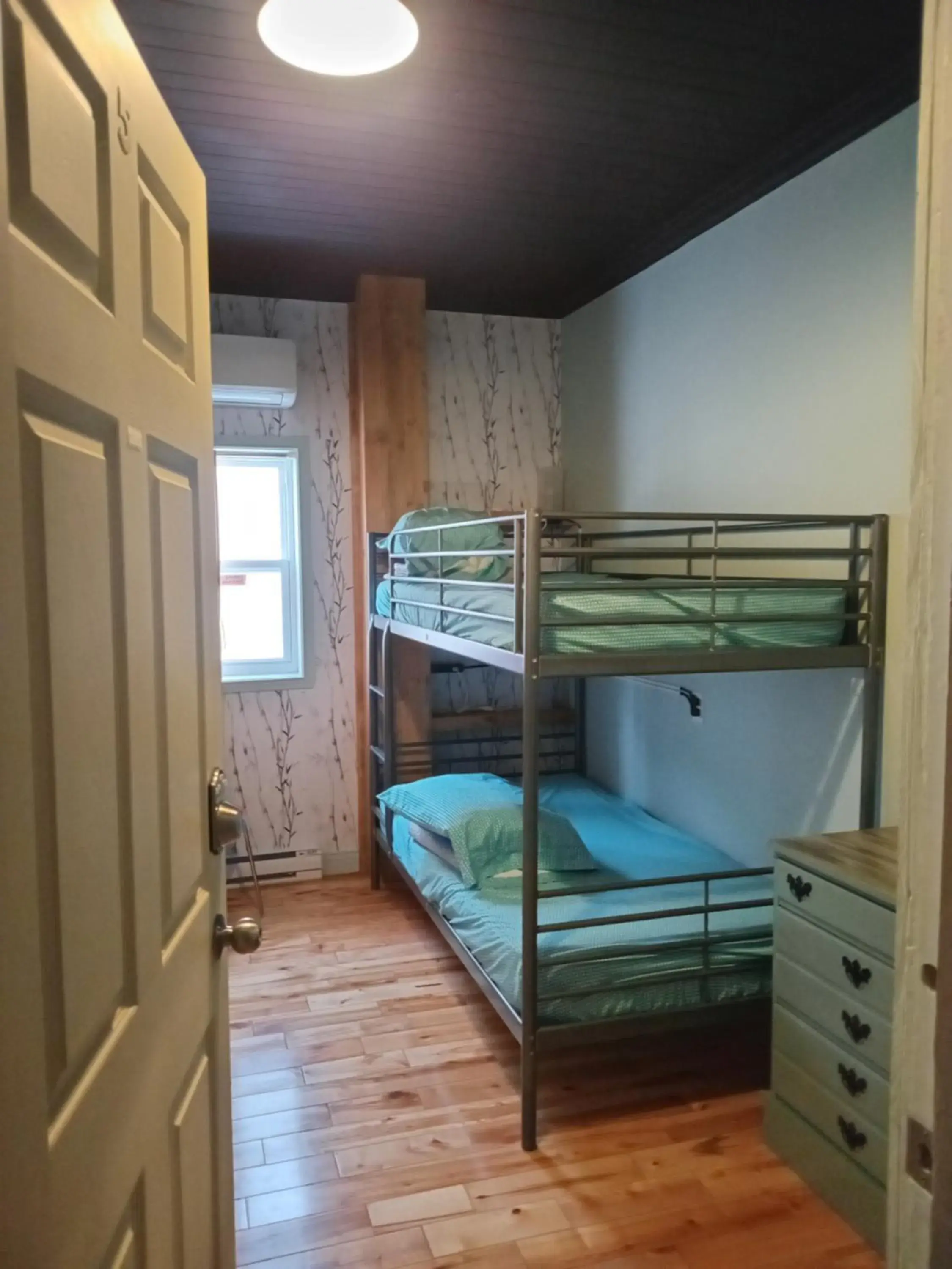 Economy Twin Room in Auberge Jeunesse à Loulou Economy Twin Room in Auberge Jeunesse à Loulou