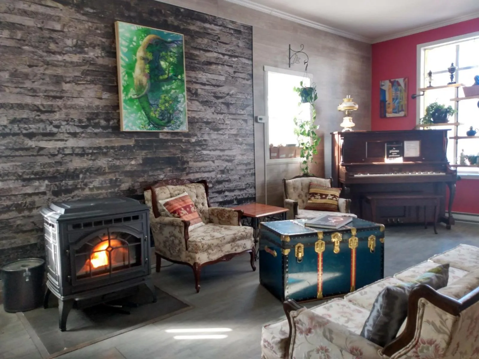 Communal lounge/ TV room in Auberge Jeunesse à Loulou