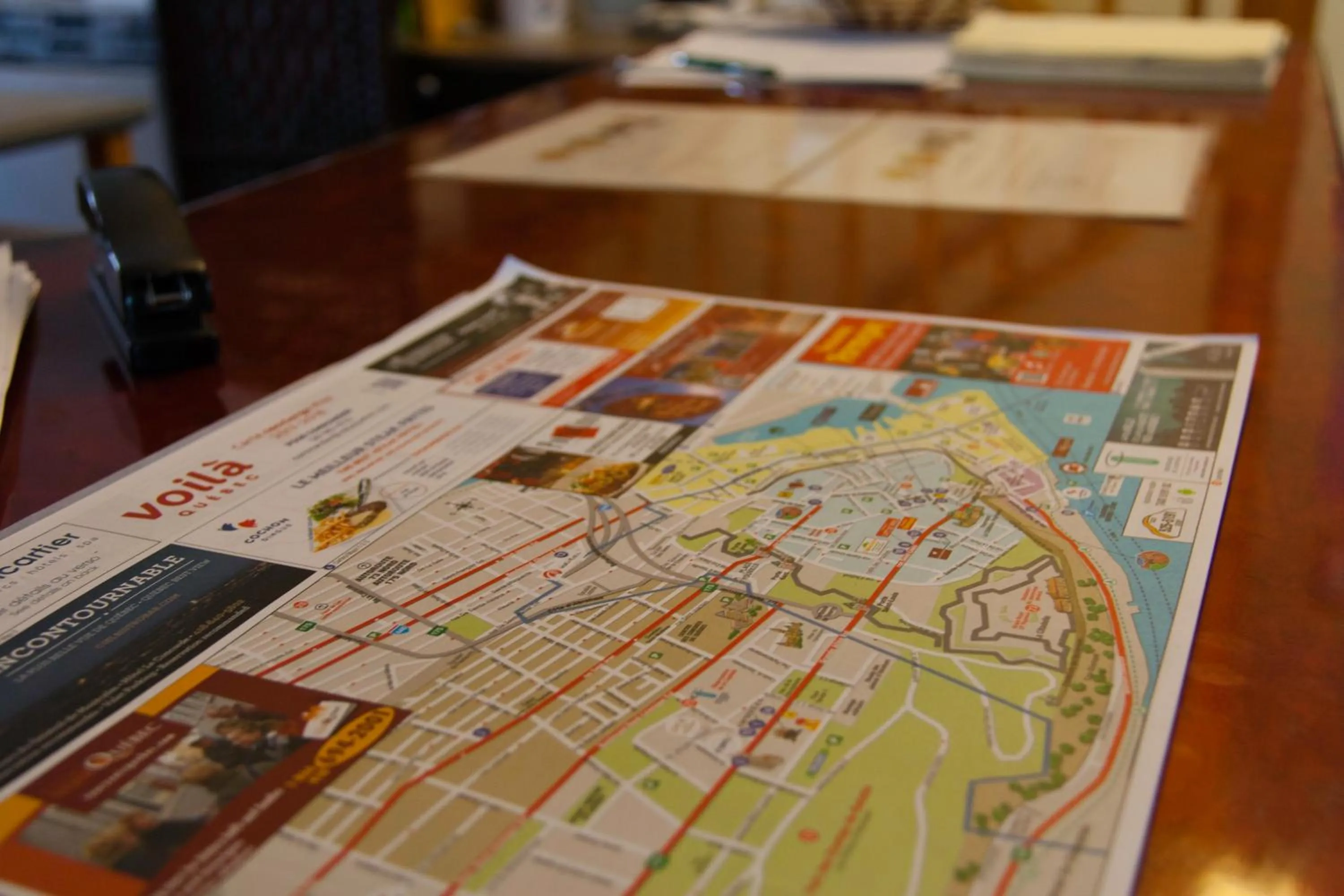 concierge in Auberge Jeunesse à Loulou