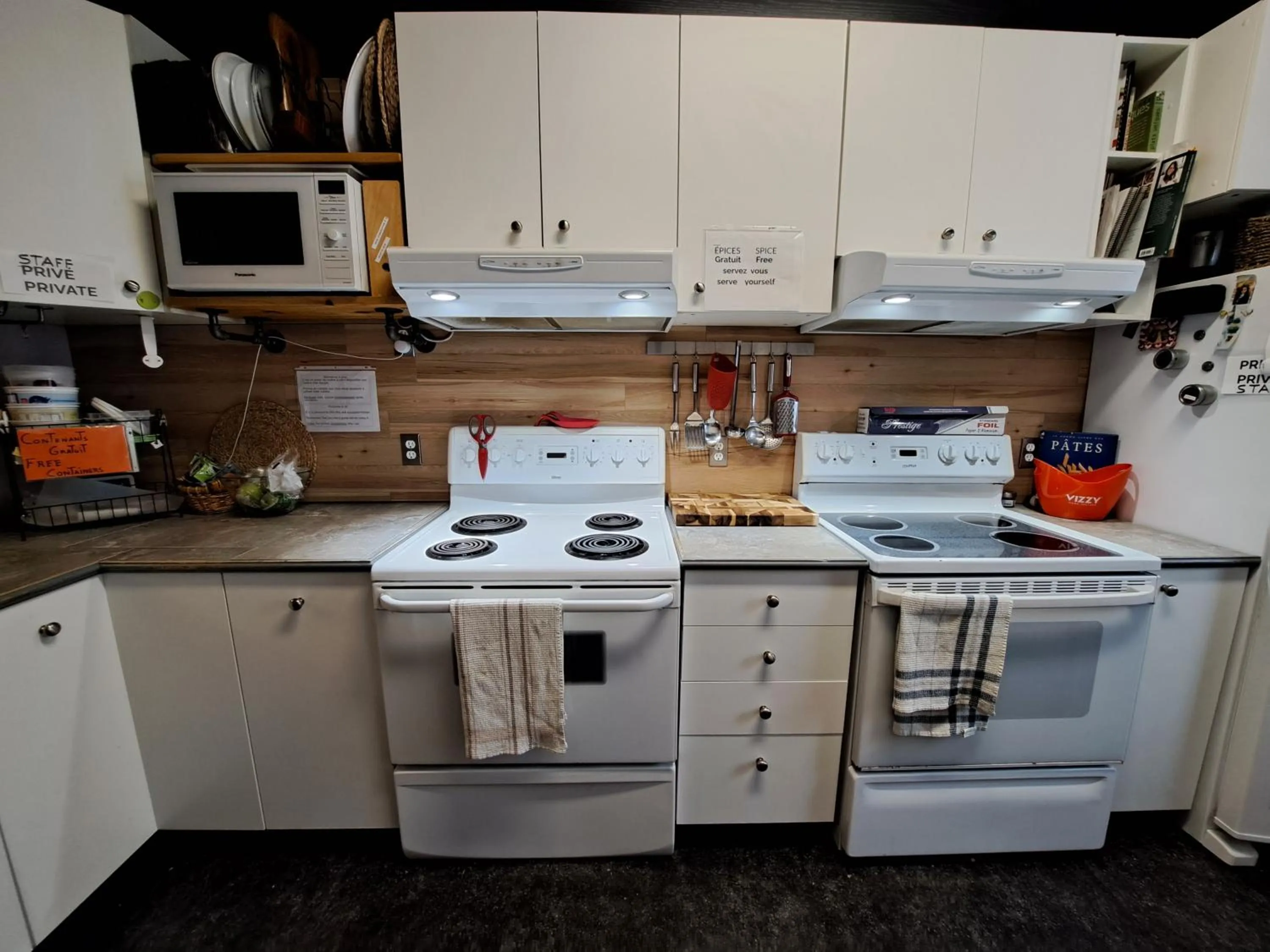 Kitchen or kitchenette in Auberge Jeunesse à Loulou