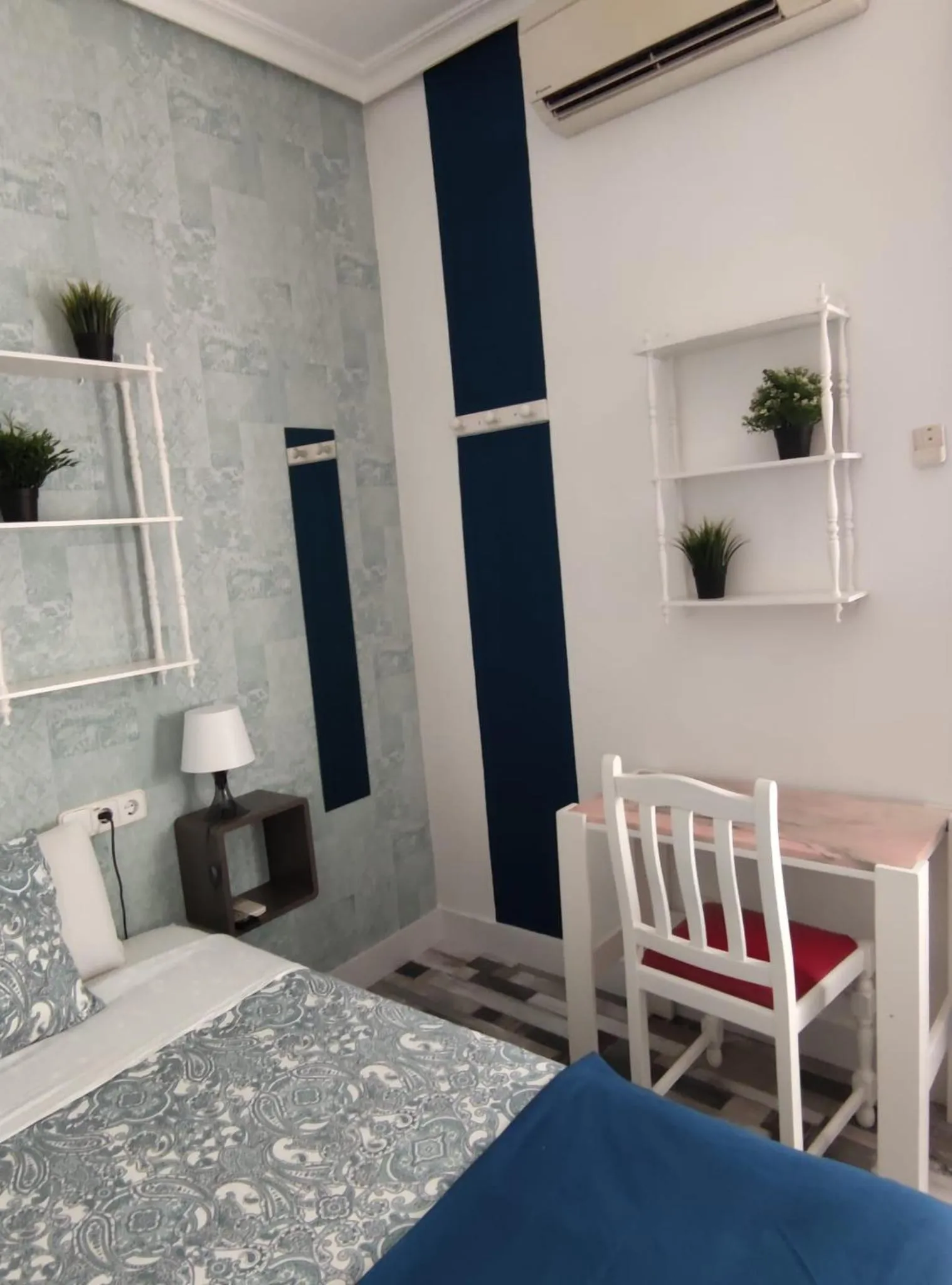 Photo of the whole room, Bed in Fuencarral Adeco