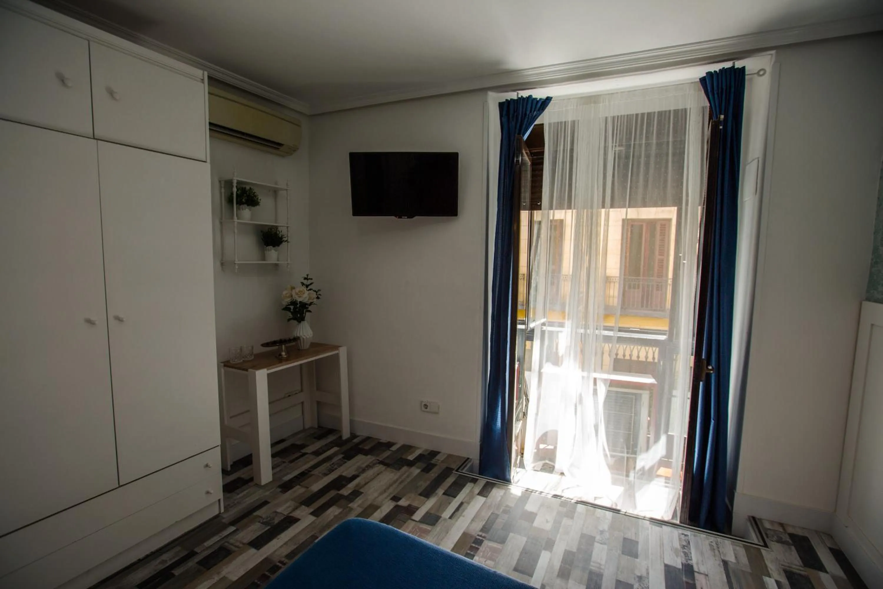 Balcony/Terrace, Bed in Fuencarral Adeco