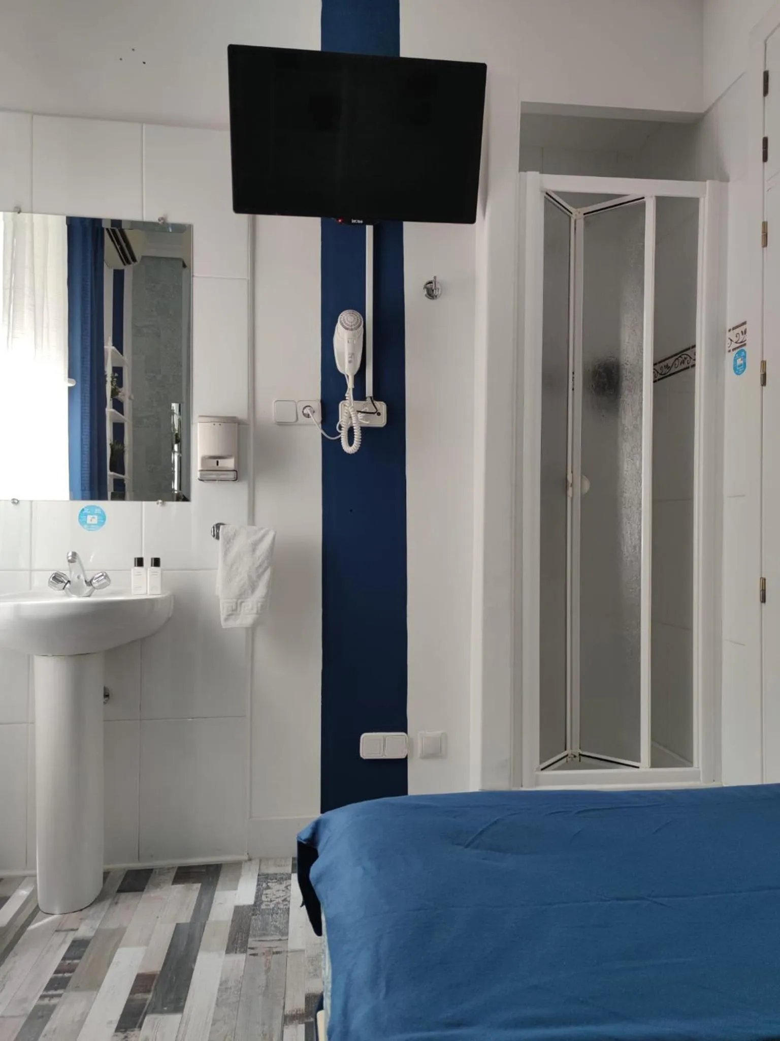 Bedroom, Bed in Fuencarral Adeco