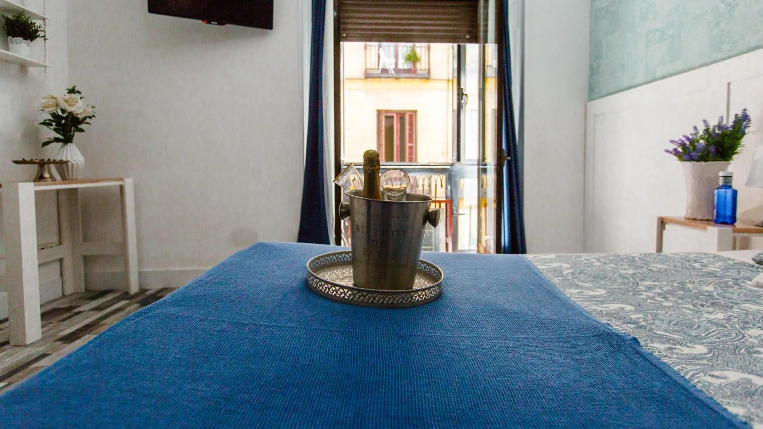 Photo of the whole room, Bed in Fuencarral Adeco