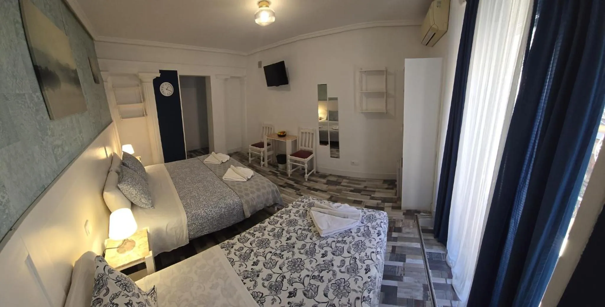 Photo of the whole room, Bed in Fuencarral Adeco