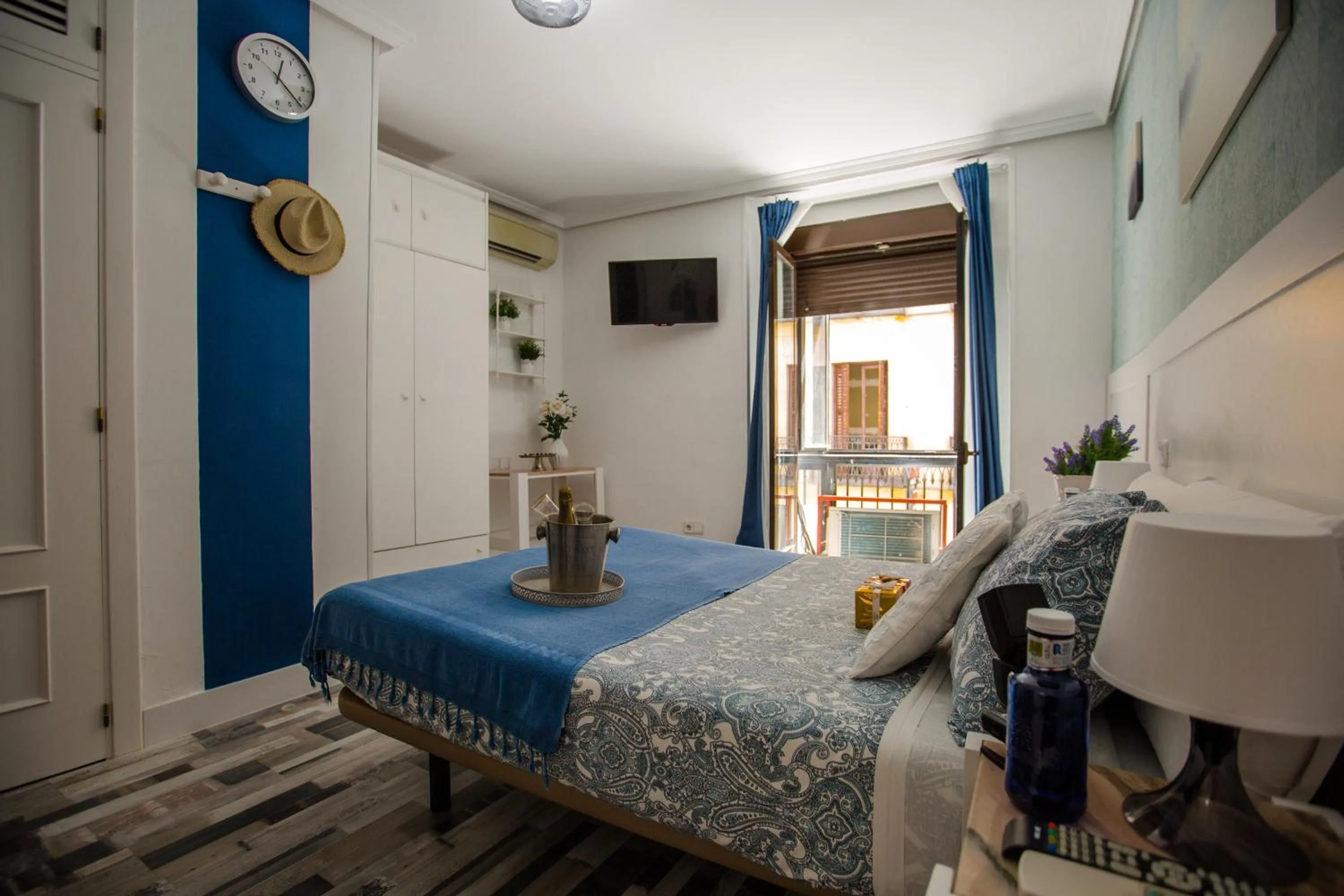 Balcony/Terrace, Bed in Fuencarral Adeco