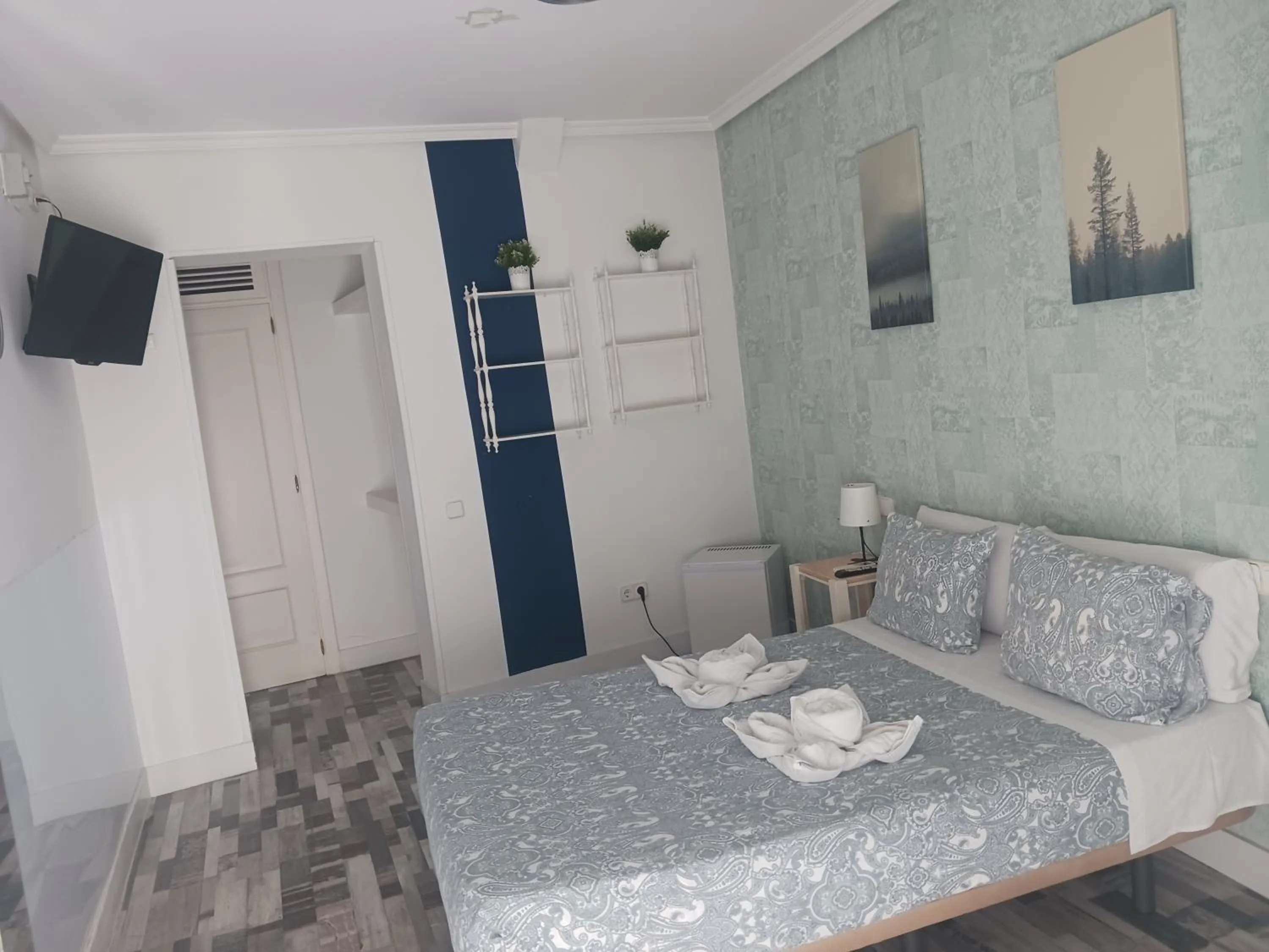 TV and multimedia, Bed in Fuencarral Adeco