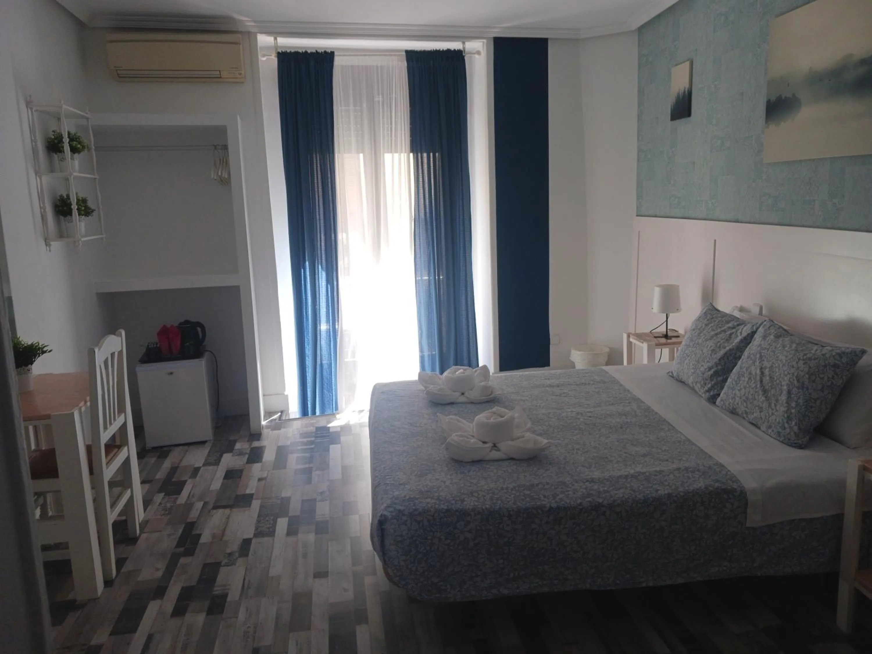 Coffee/tea facilities, Bed in Fuencarral Adeco