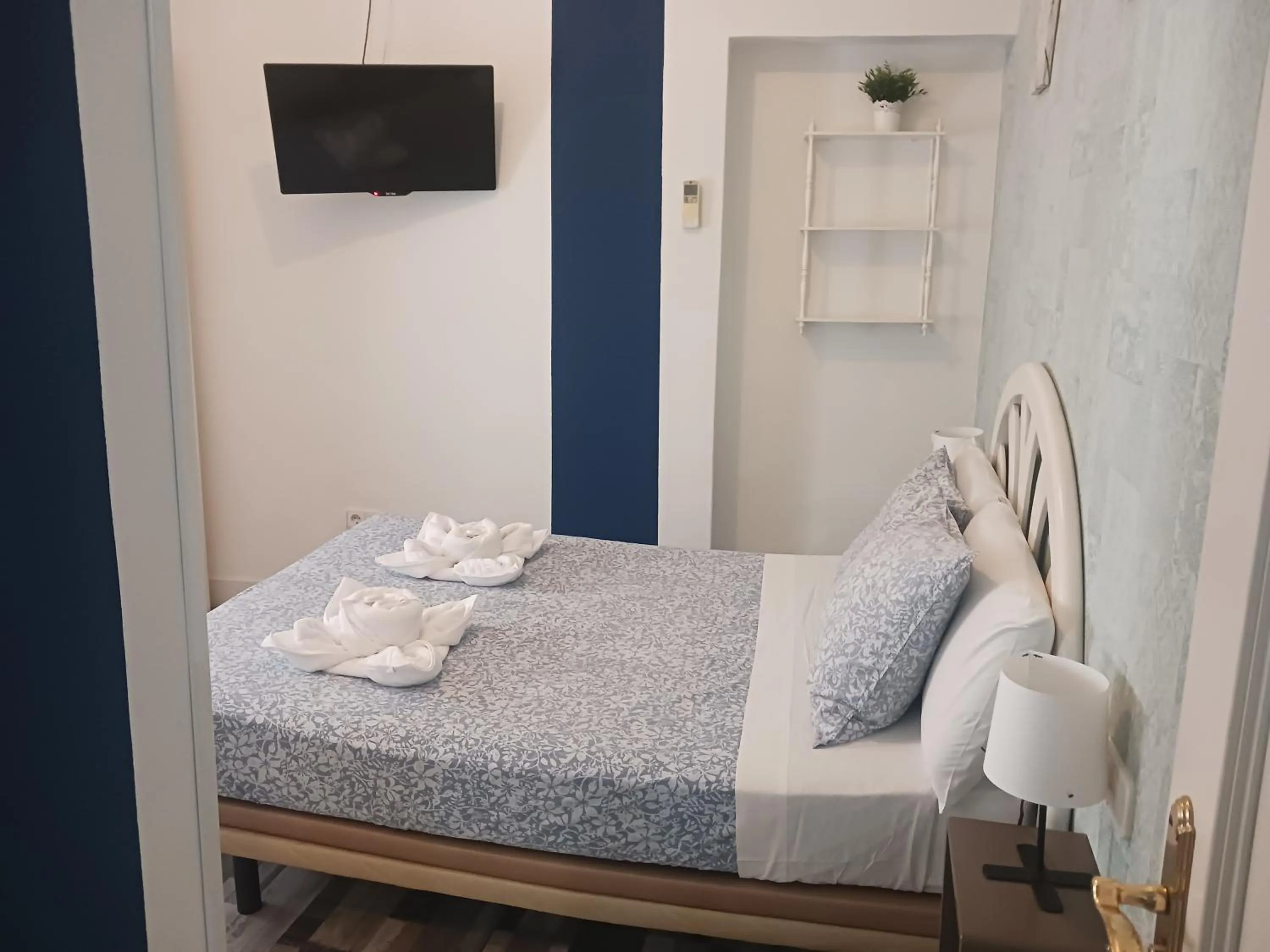 TV and multimedia, Bed in Fuencarral Adeco