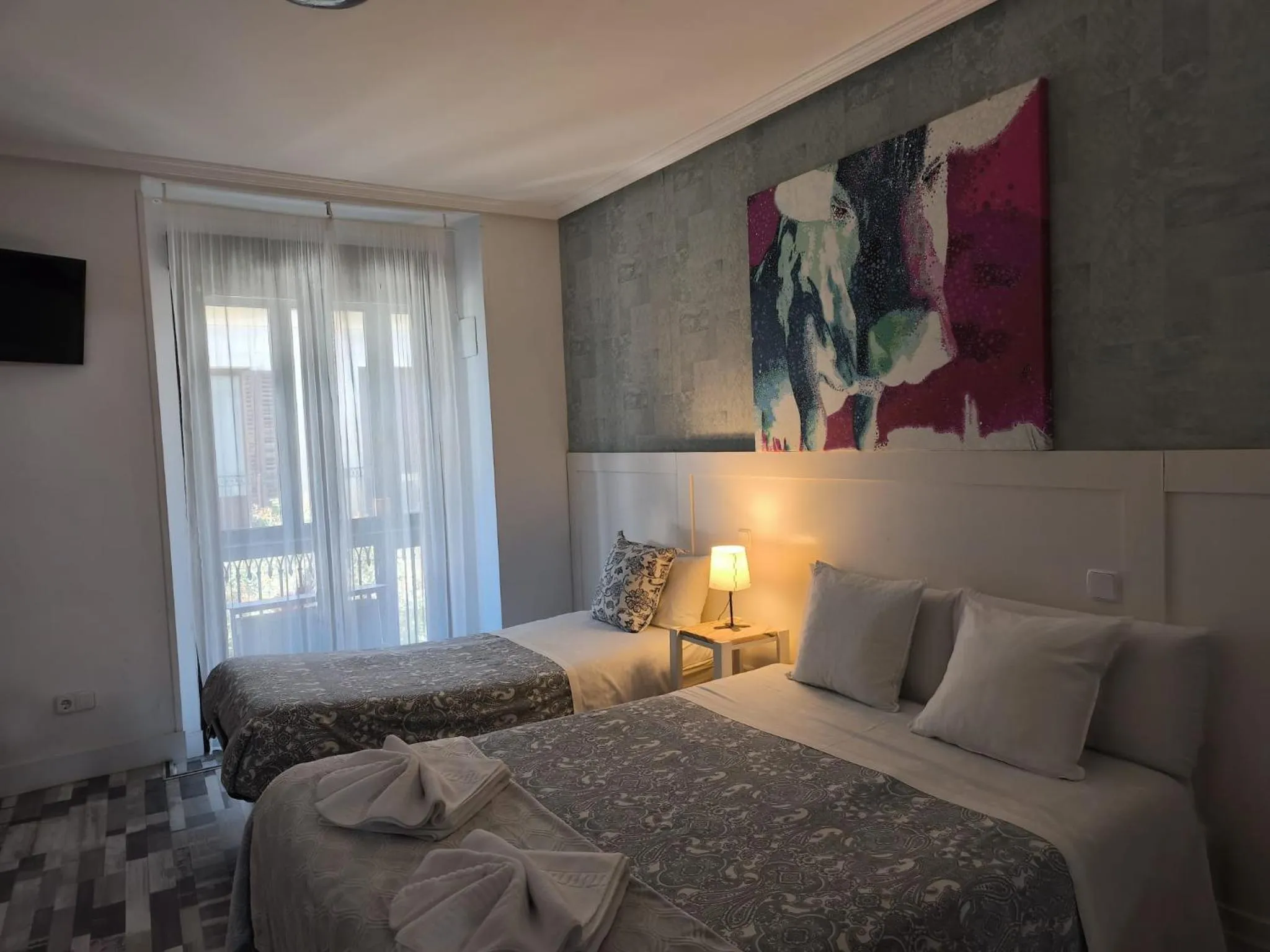 Photo of the whole room, Bed in Fuencarral Adeco