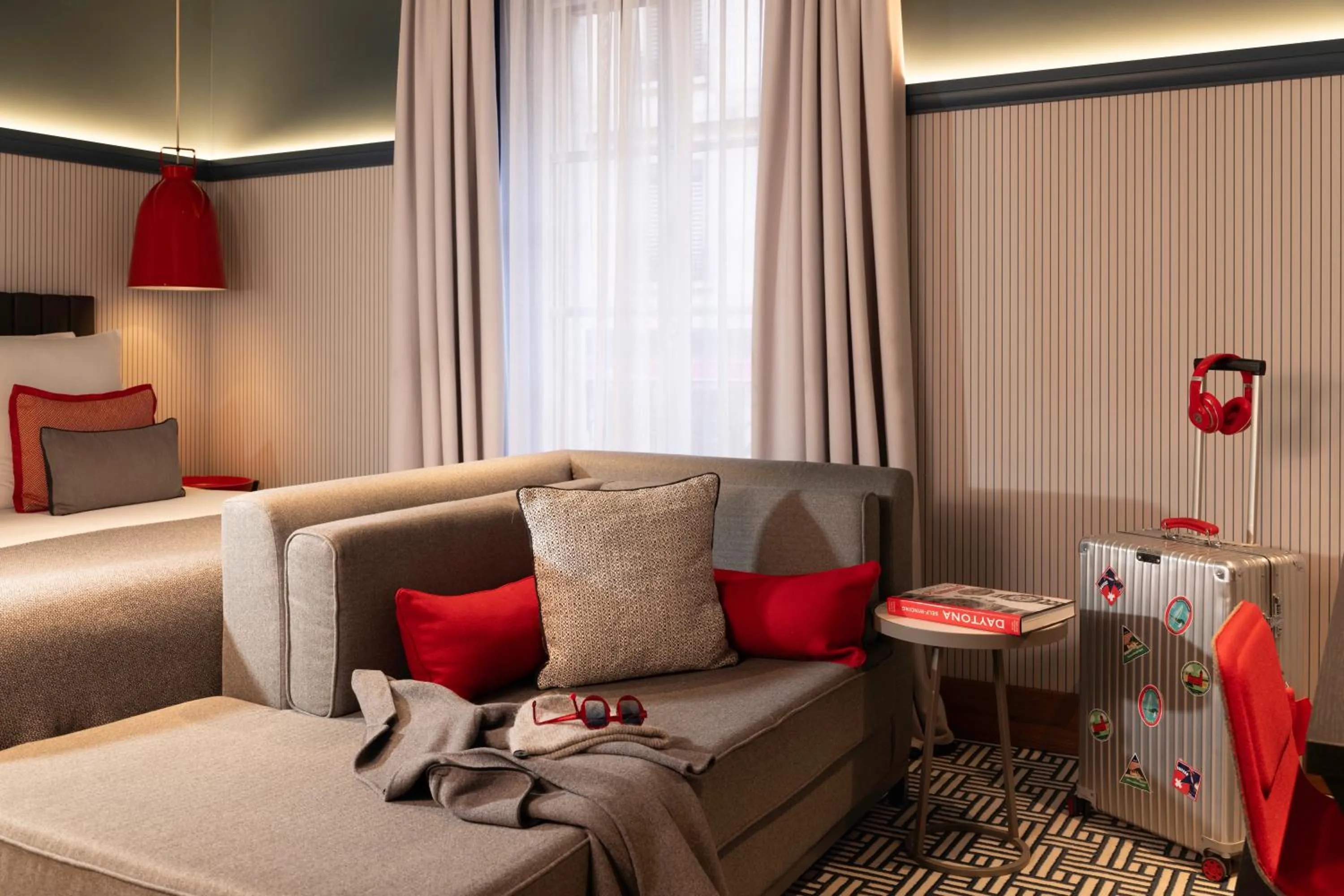 Photo of the whole room in Hotel D Geneva