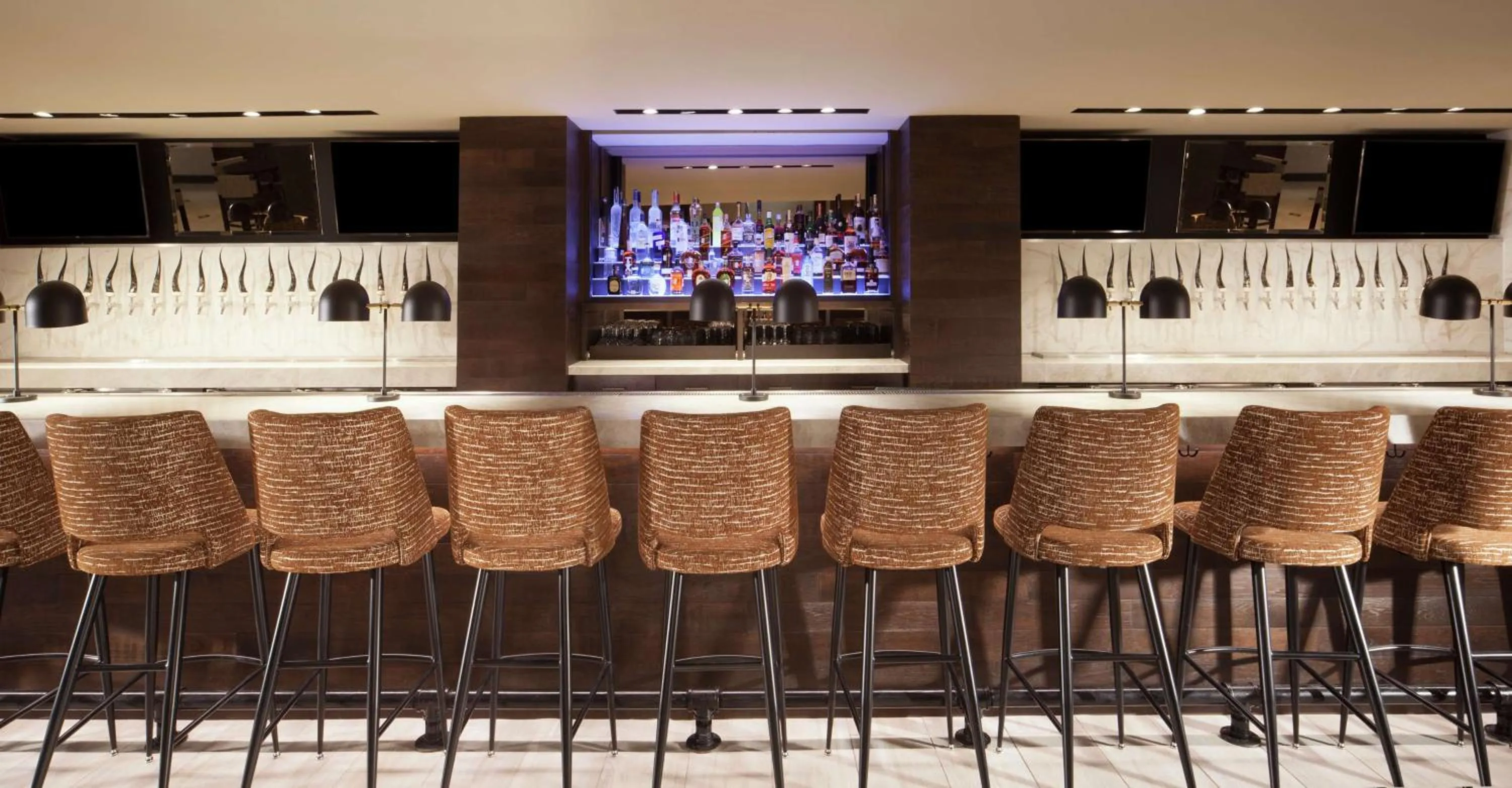 Lounge or bar in Hilton Fort Worth