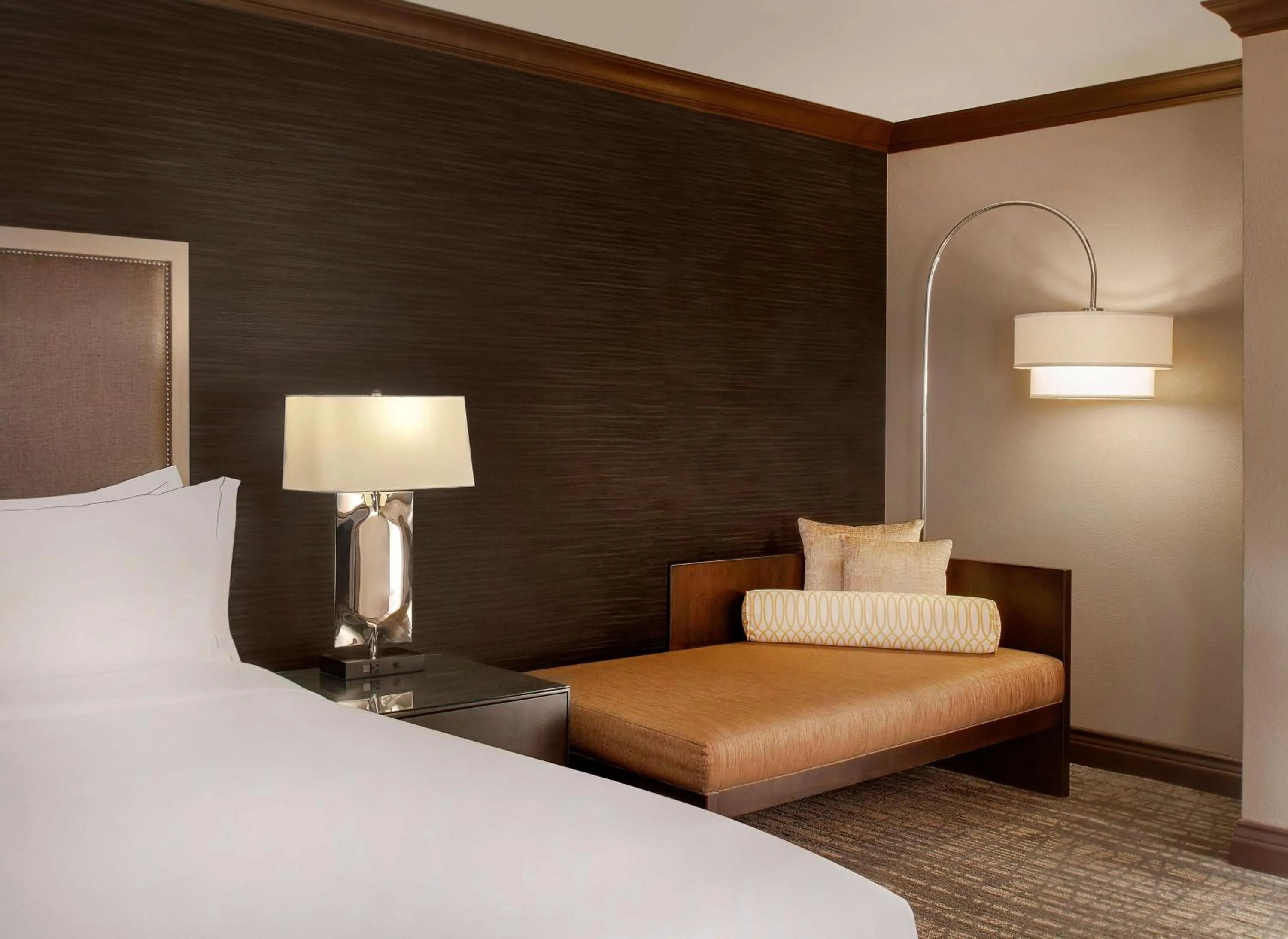 Living room, Bed in Hilton Fort Worth