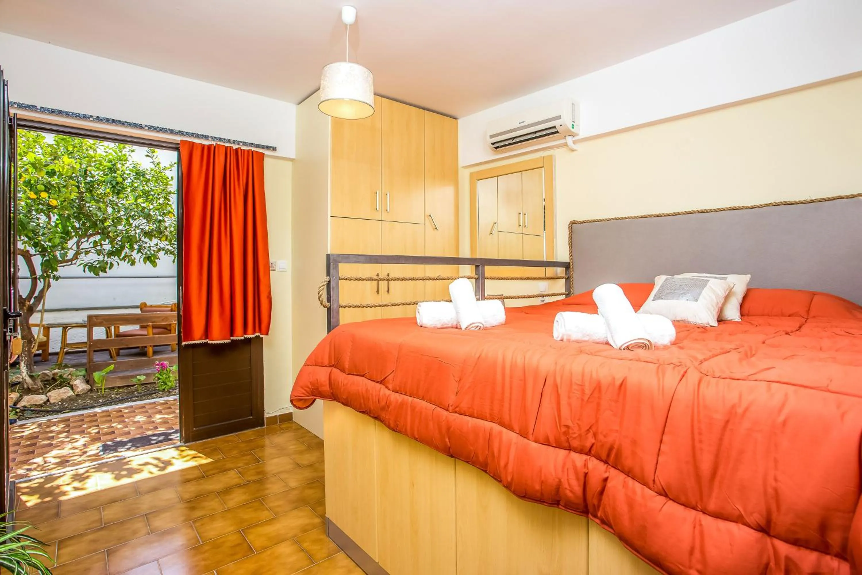 Photo of the whole room, Bed in Takis Hotel Apartments